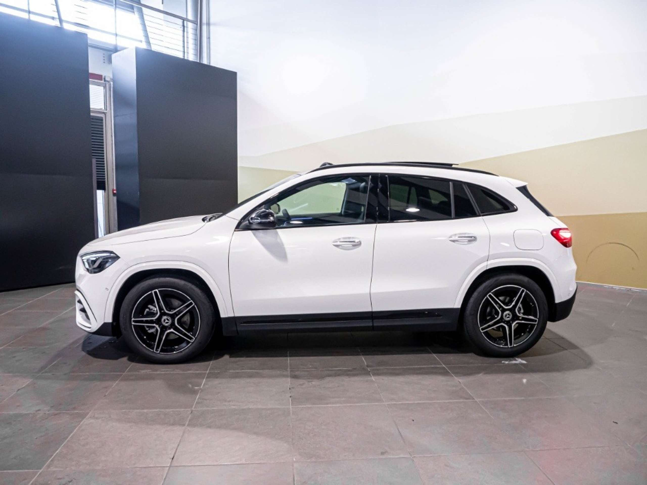 Mercedes-Benz - GLA 200