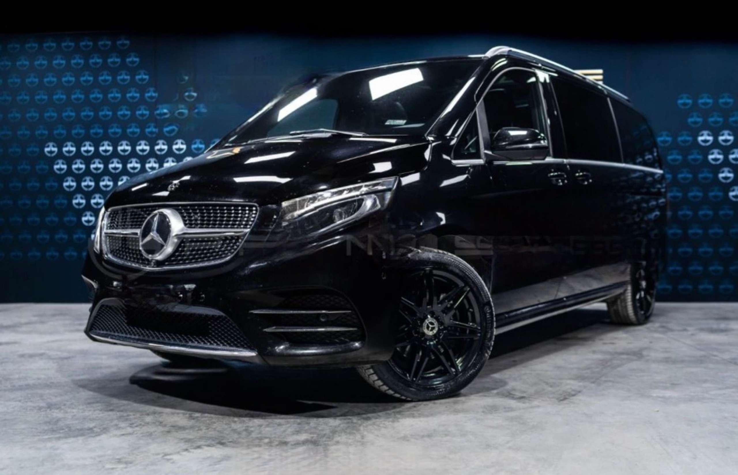 Mercedes-Benz - V