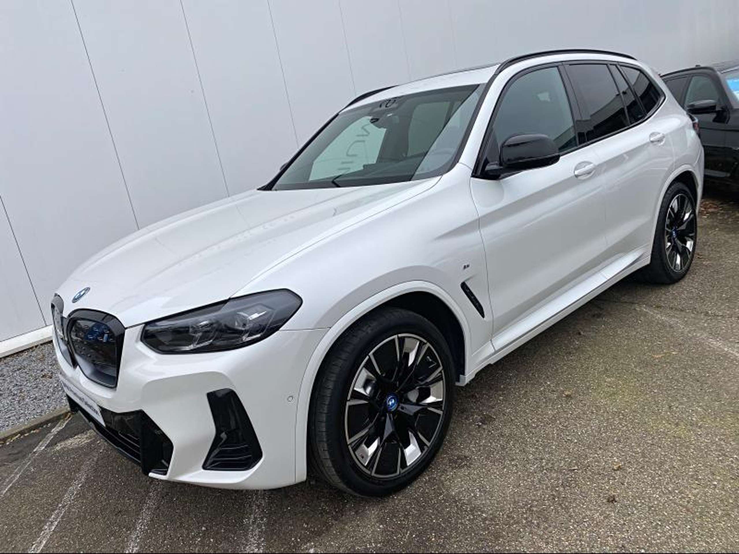 BMW - iX3