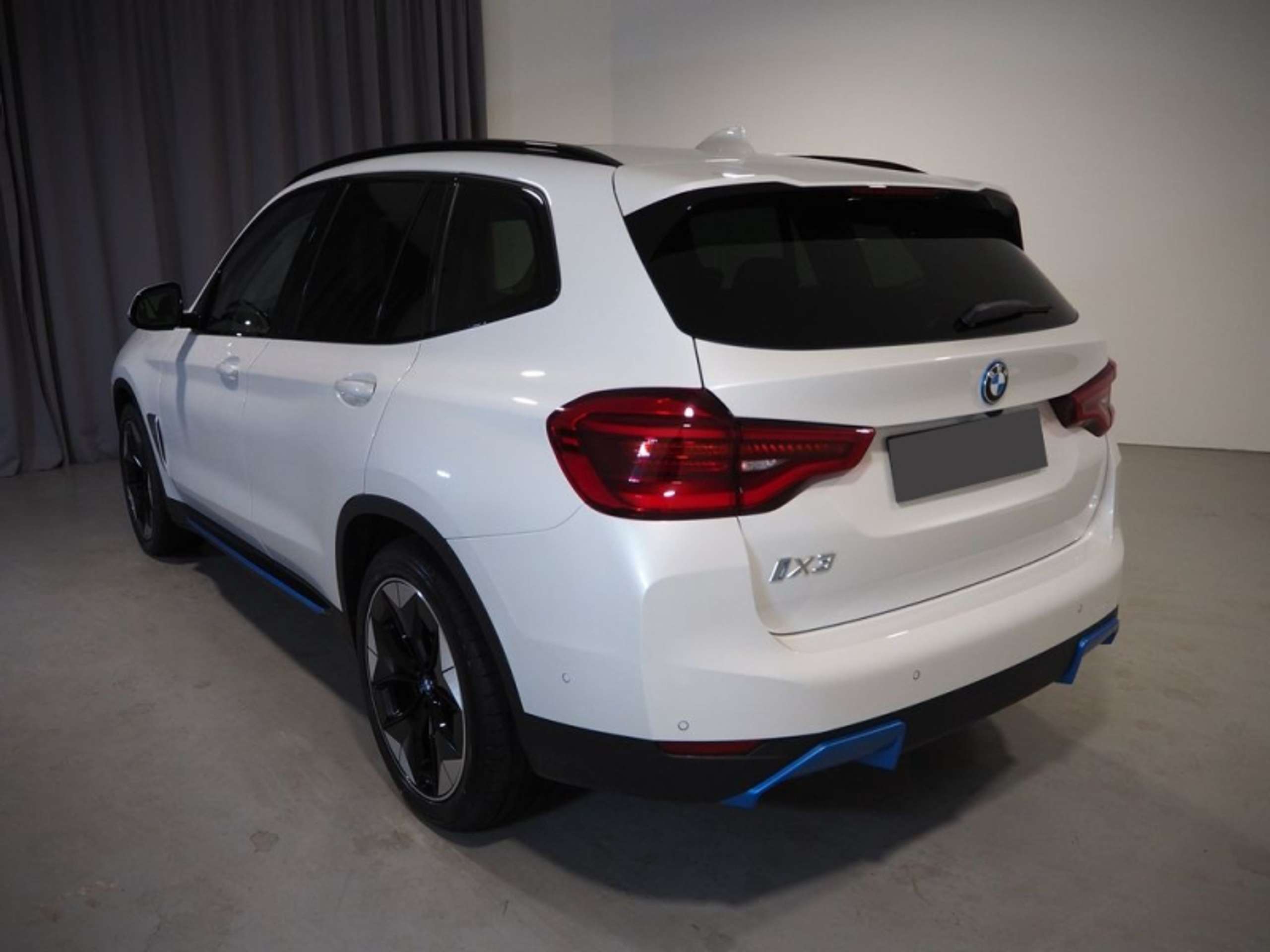 BMW - iX3