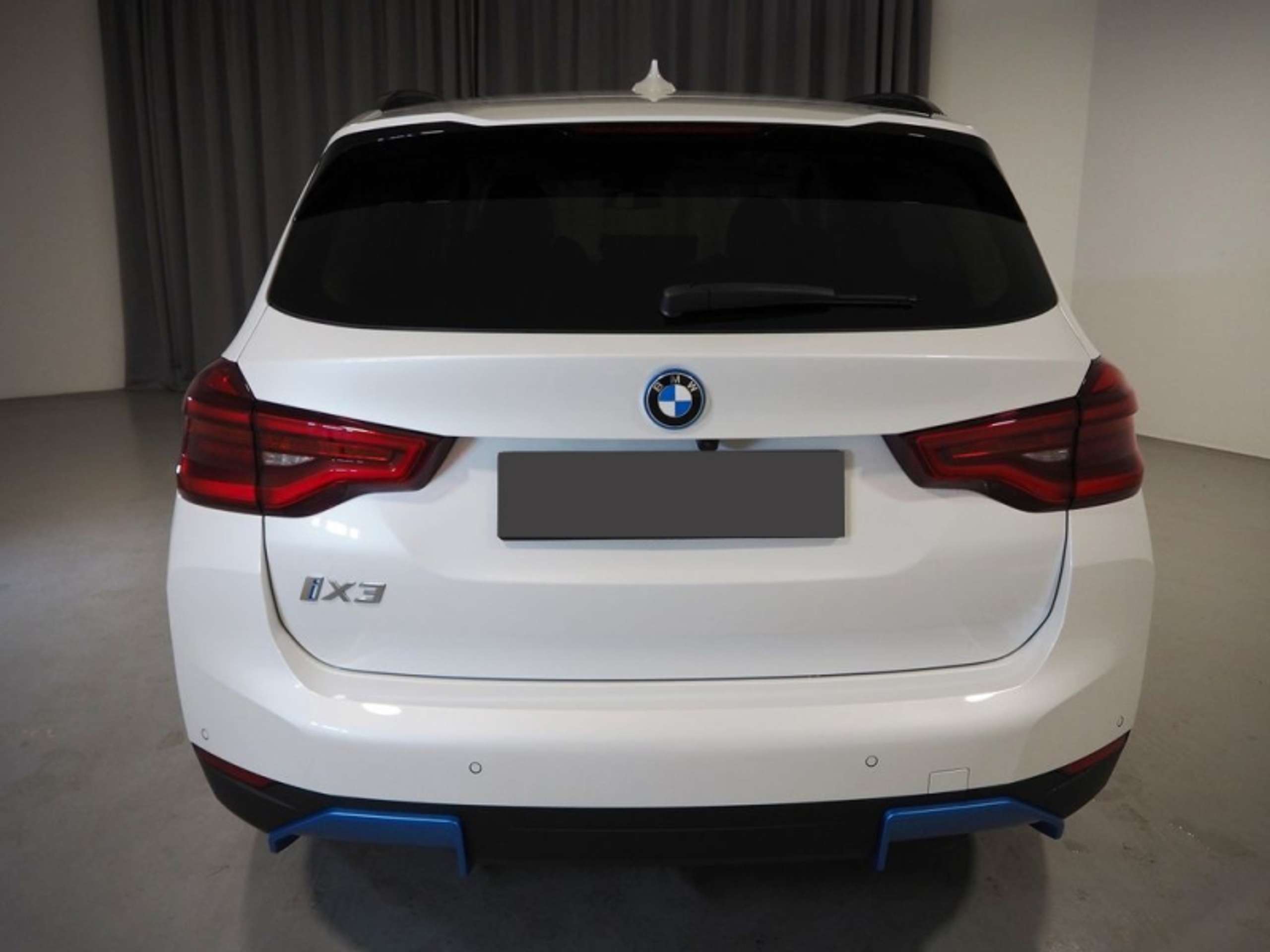 BMW - iX3