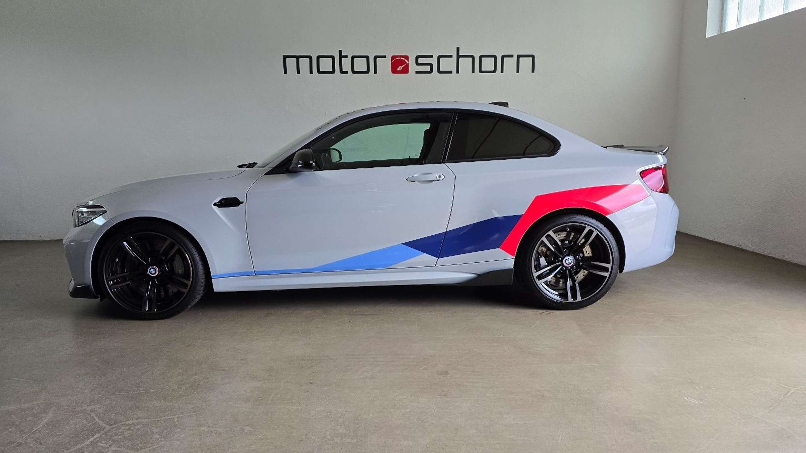 BMW - M2