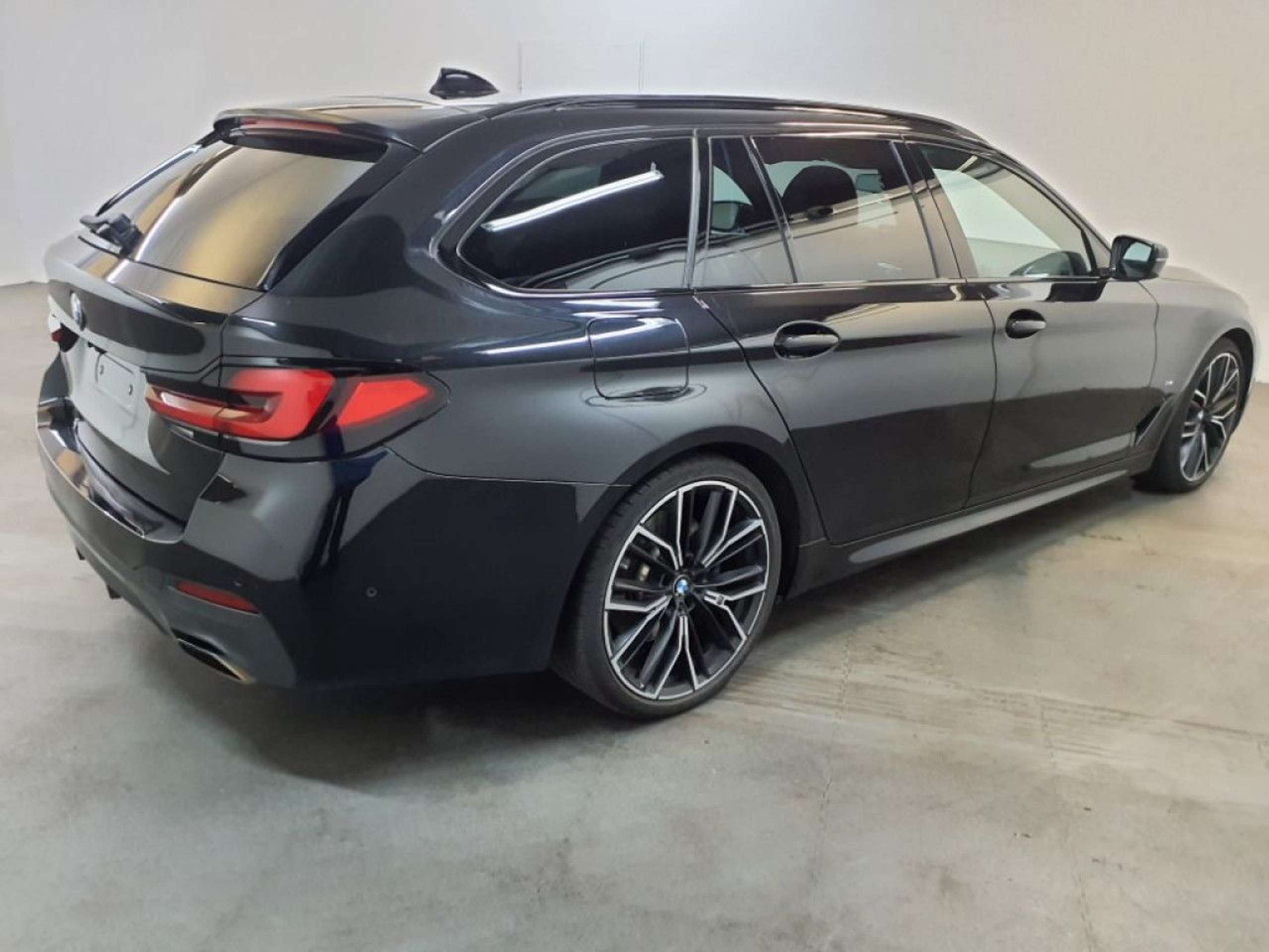 BMW - 530