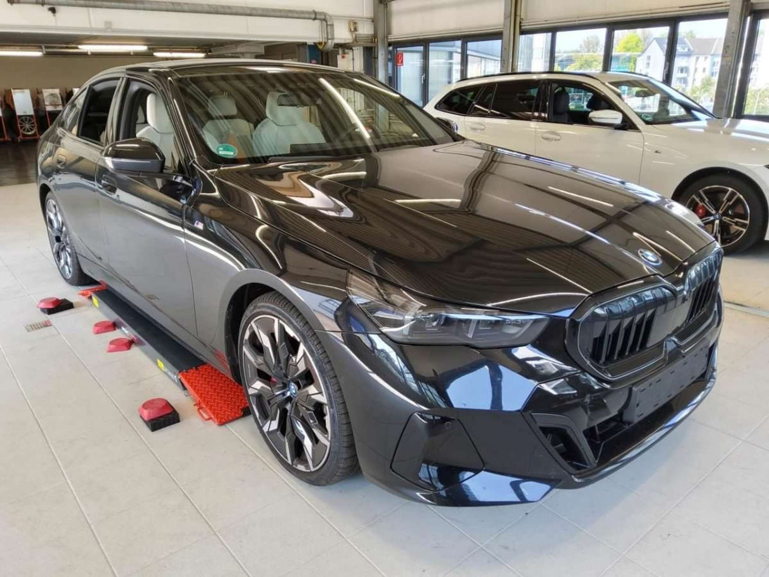 BMW - i5