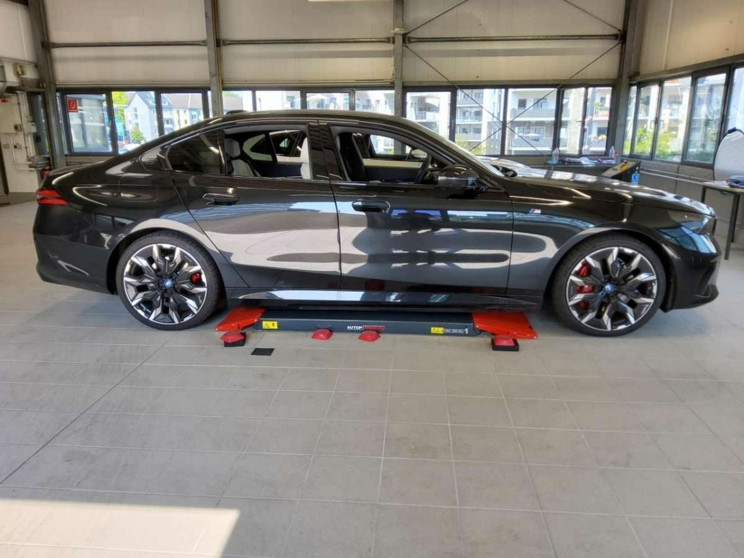 BMW - i5