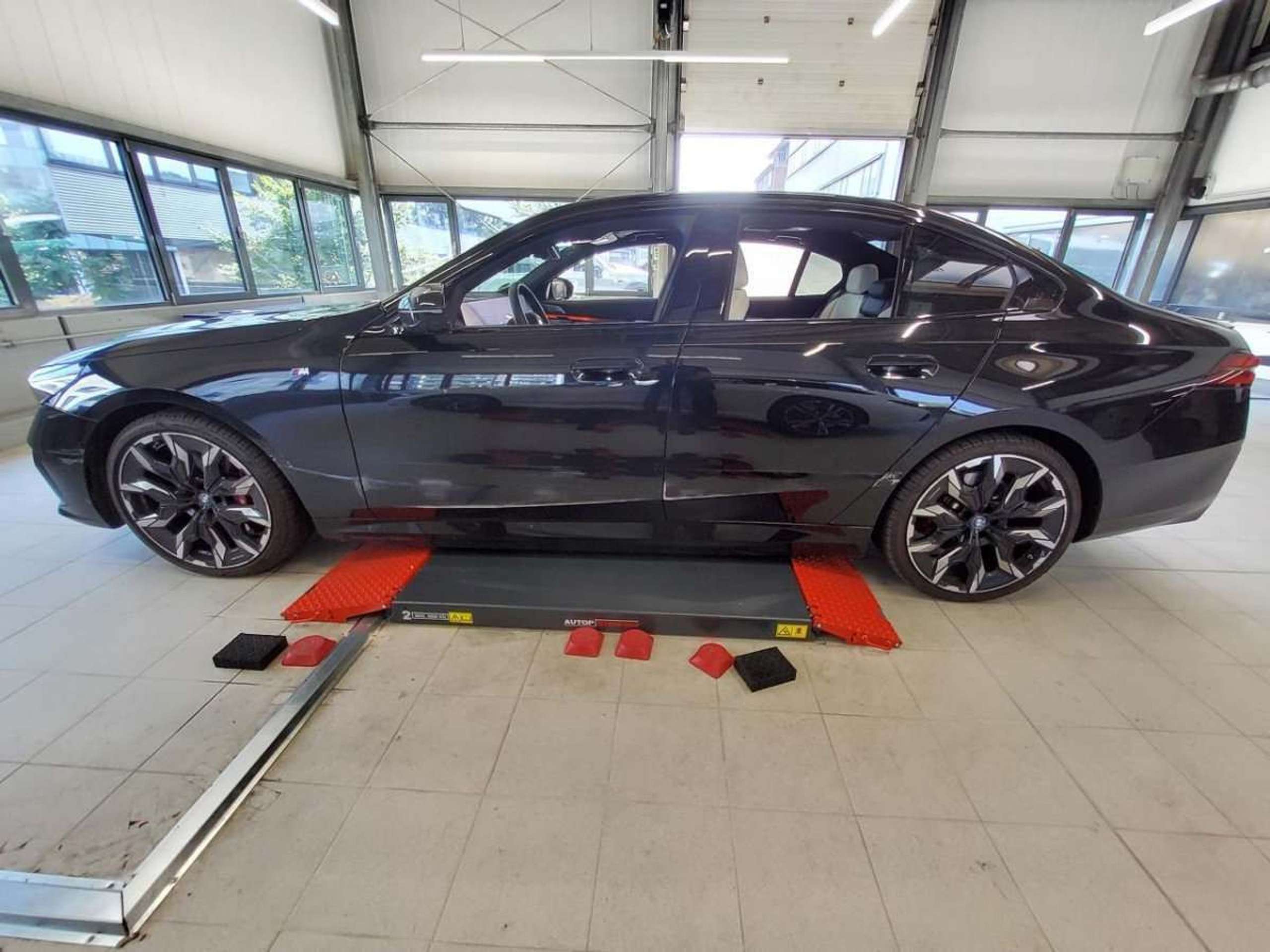 BMW - i5