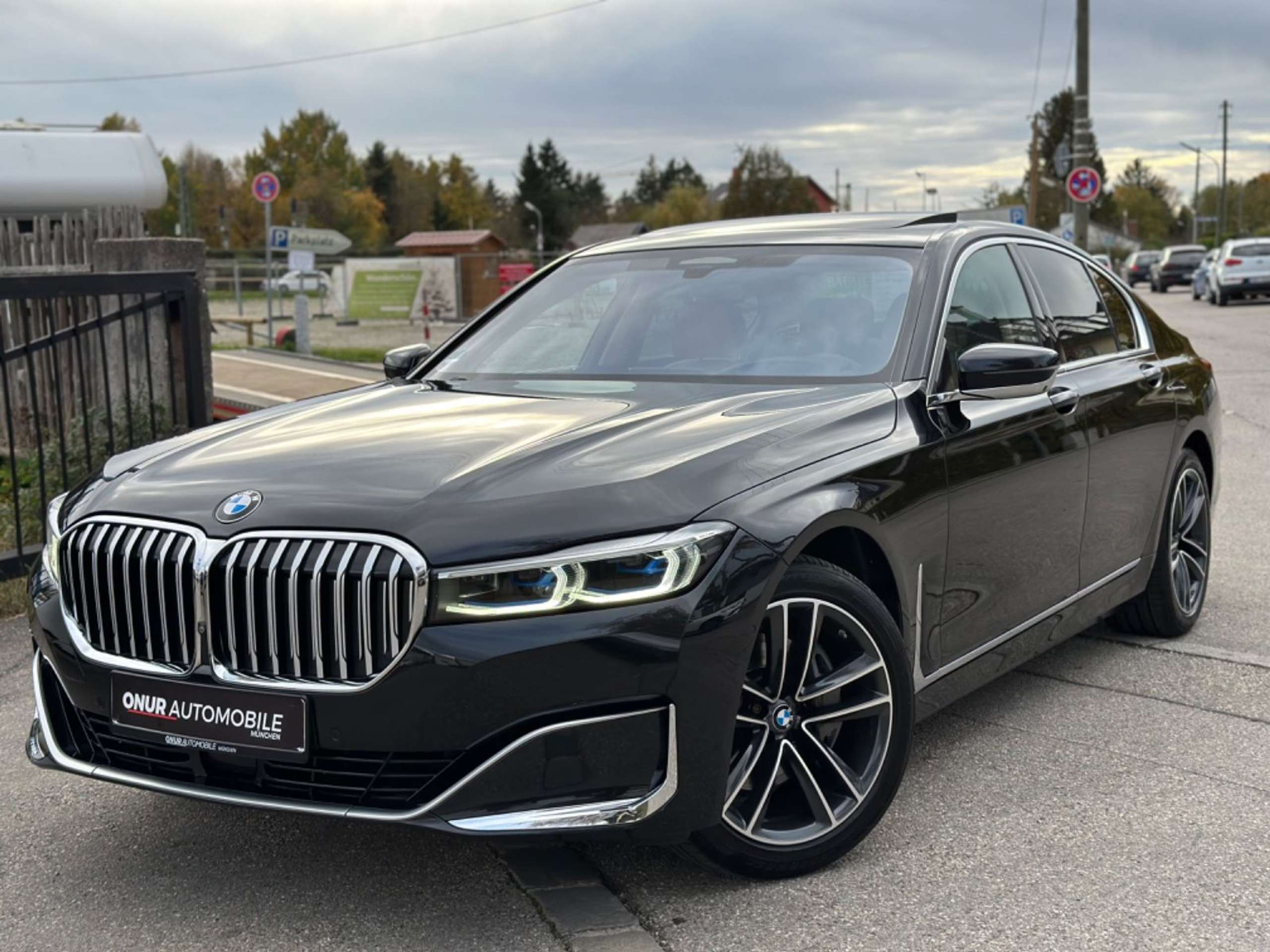 BMW - 730