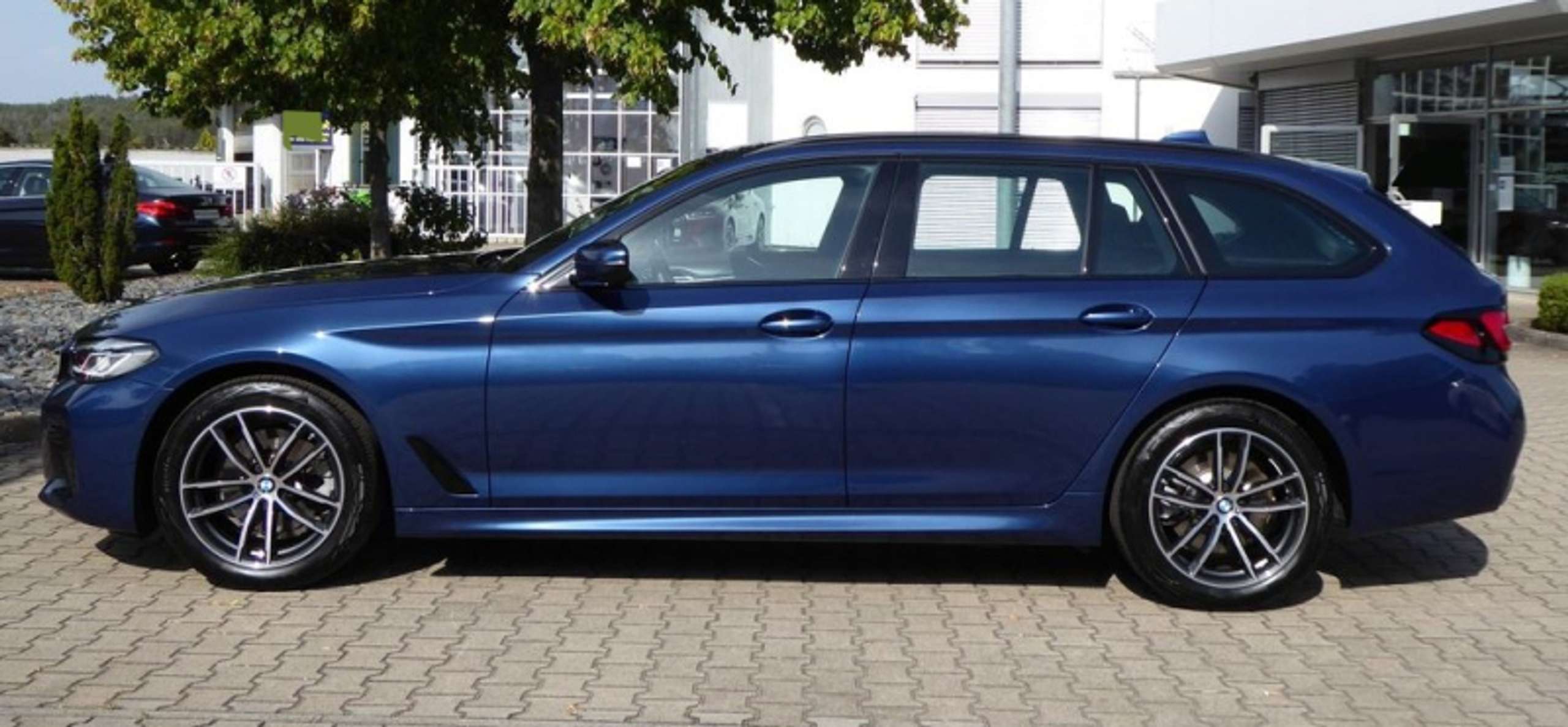 BMW - 520