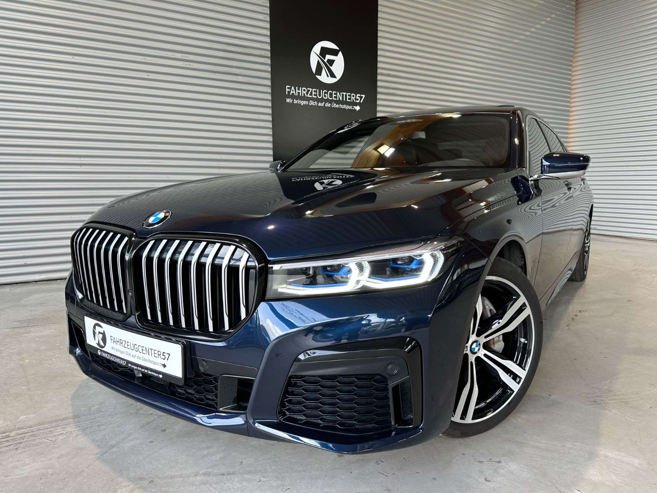 BMW - 730