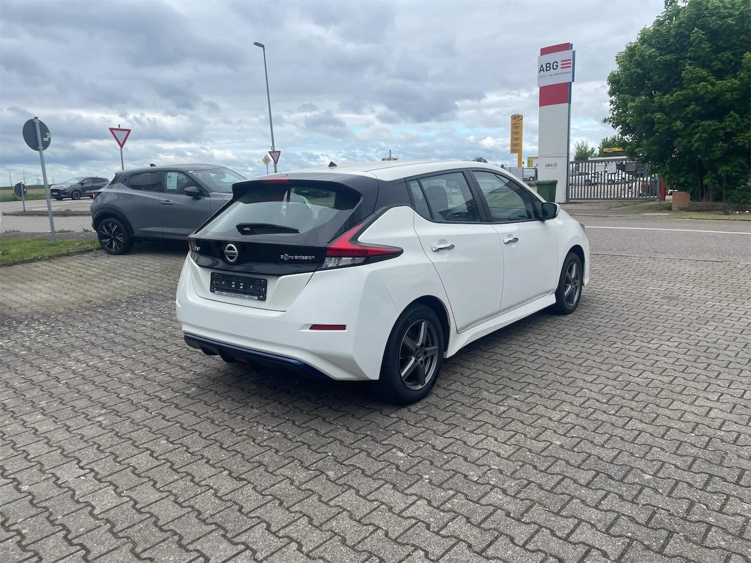 Nissan - Leaf