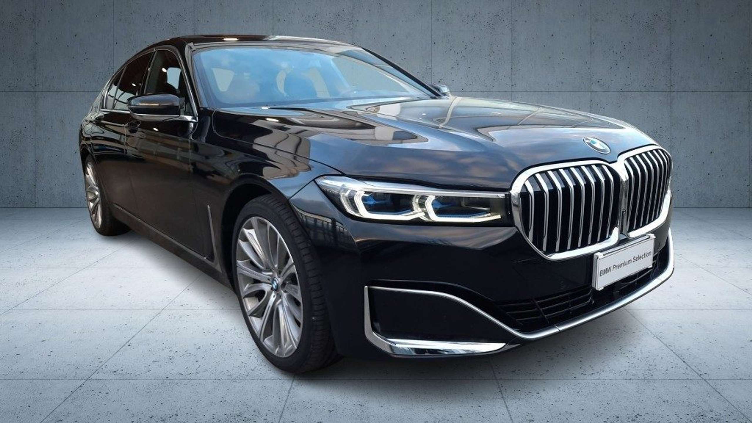 BMW - 730