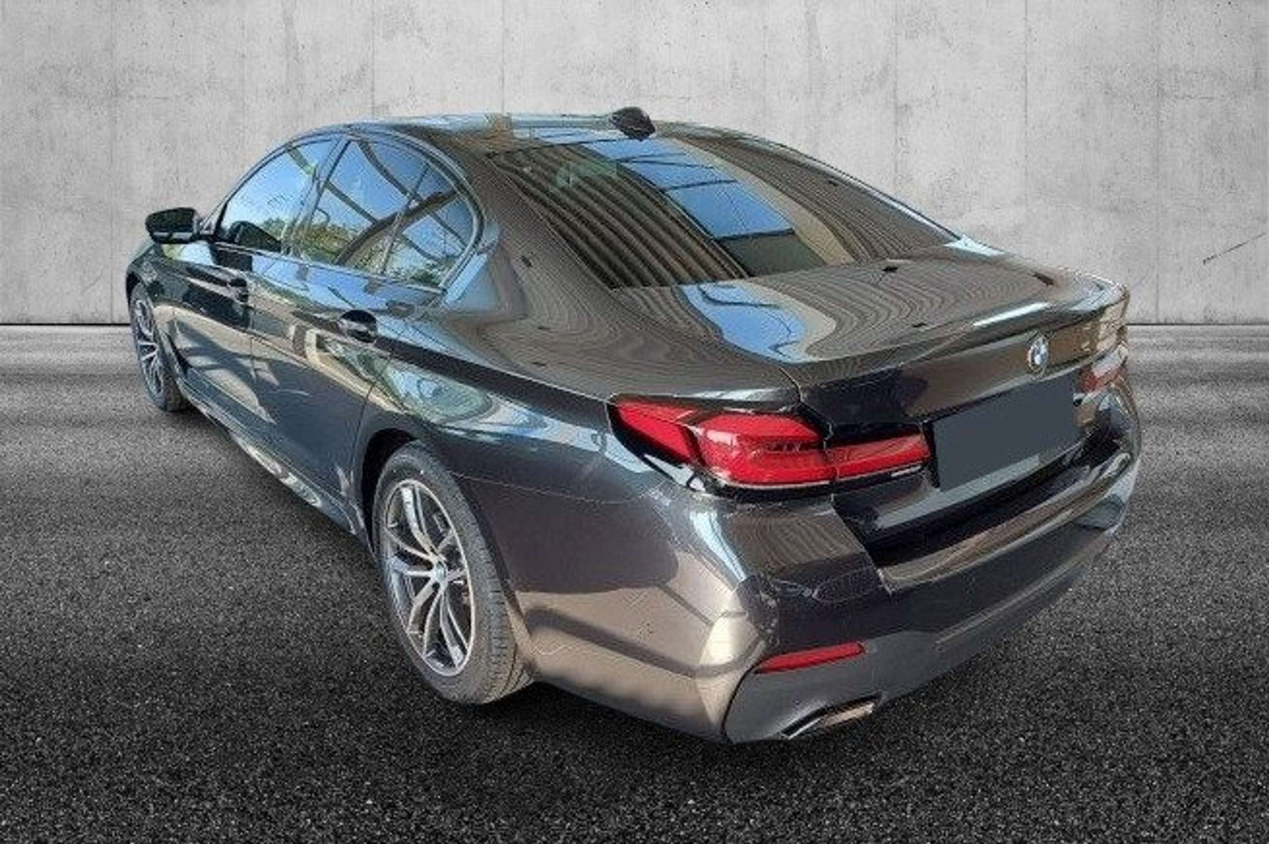 BMW - 520