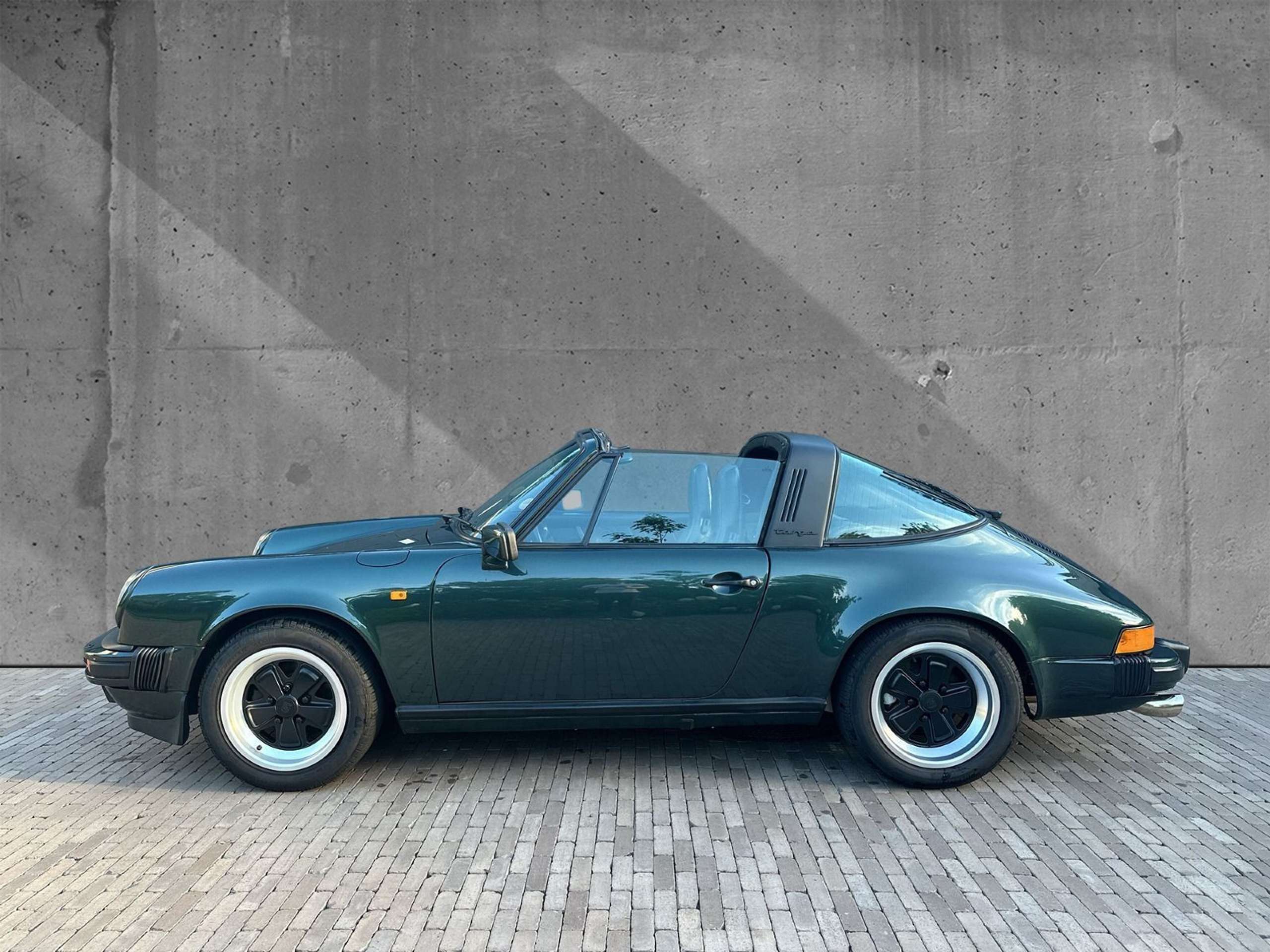 Porsche - 911