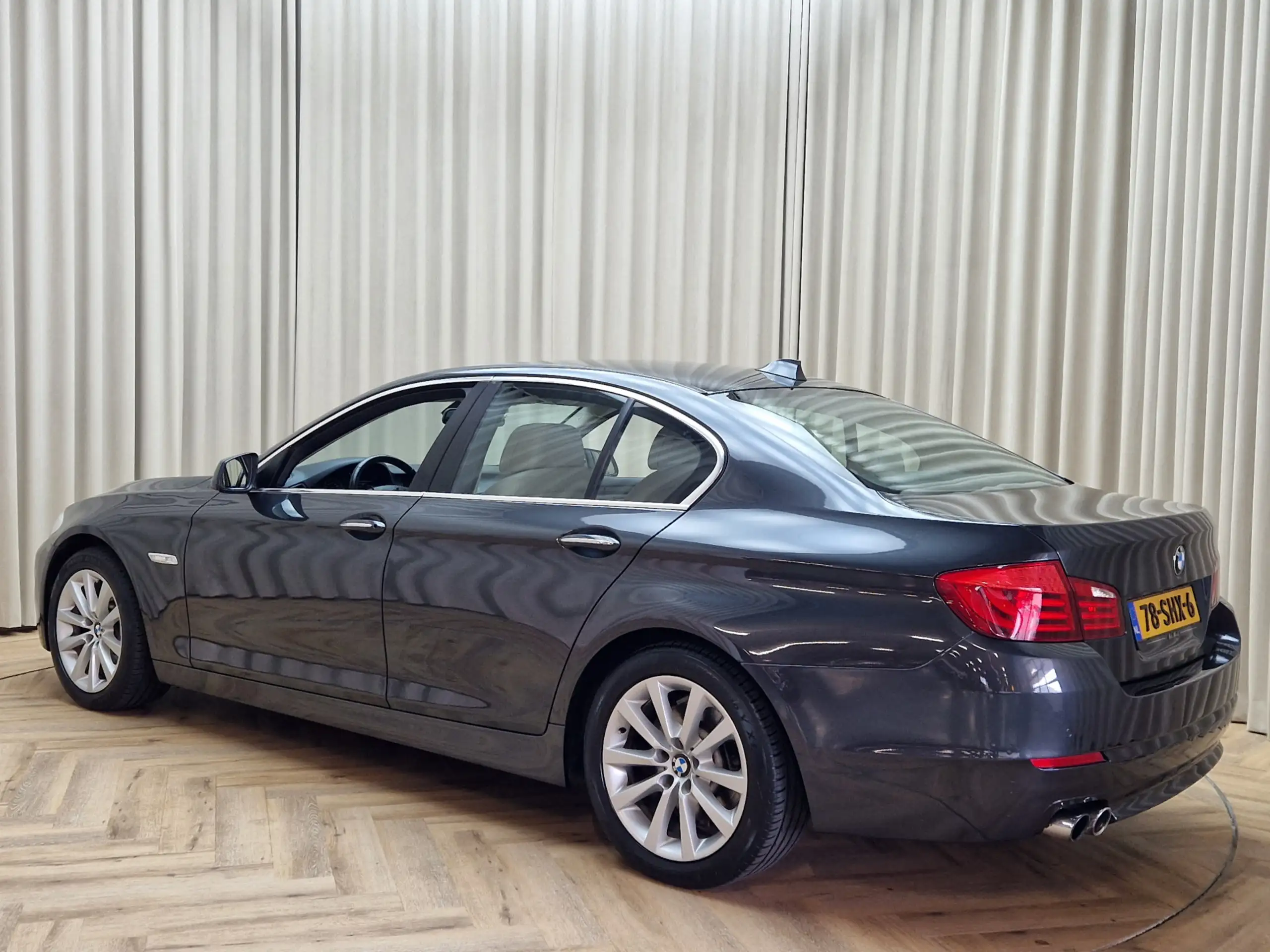 BMW - 528