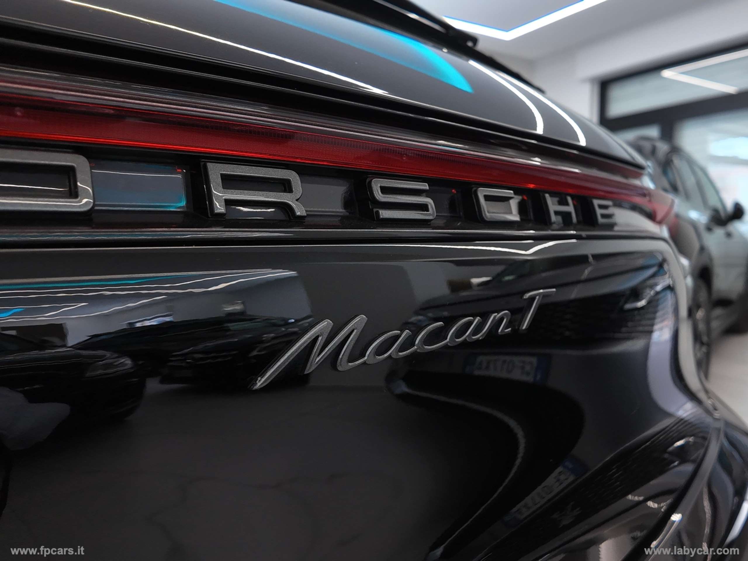 Porsche - Macan