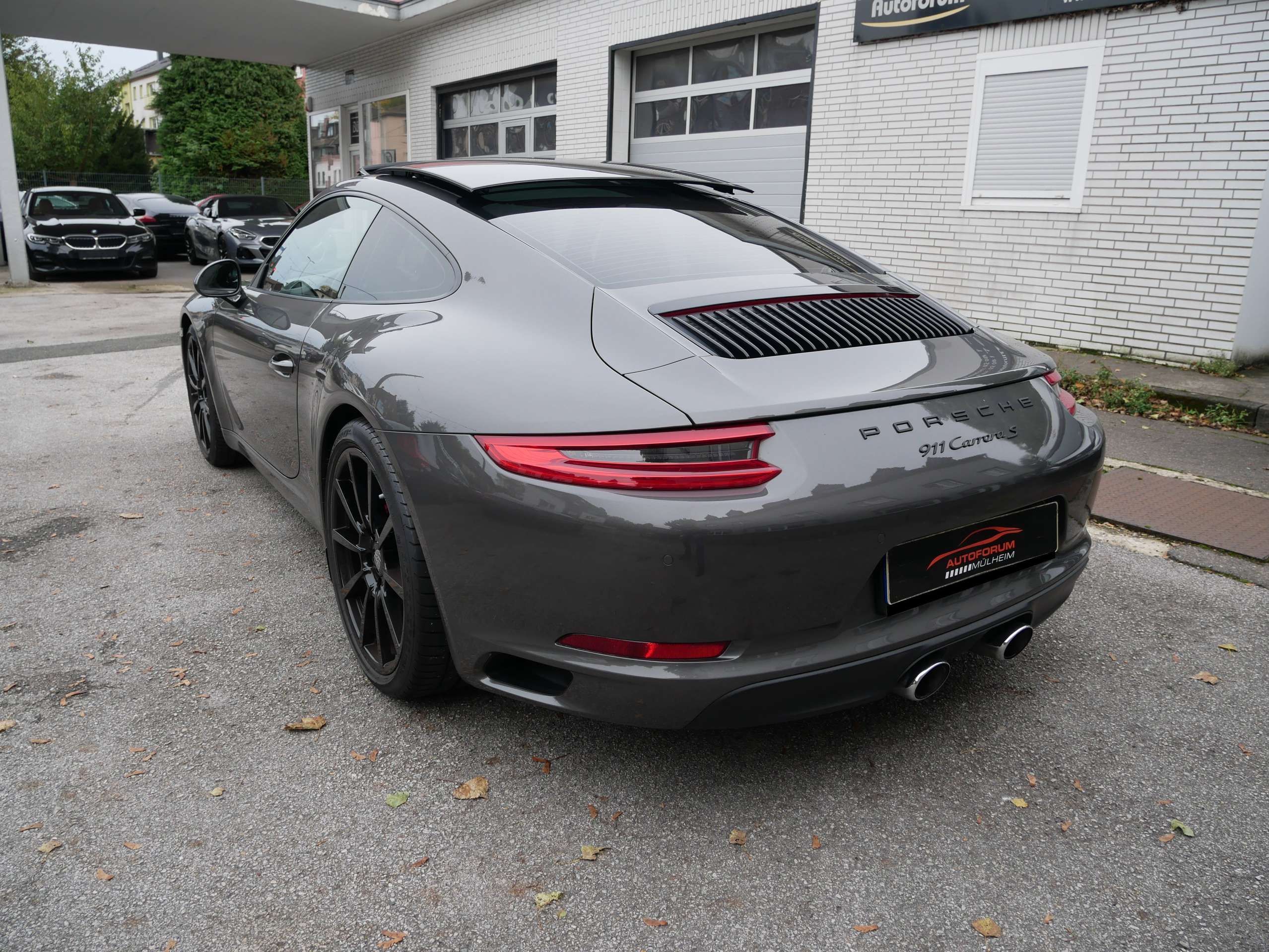 Porsche - 911