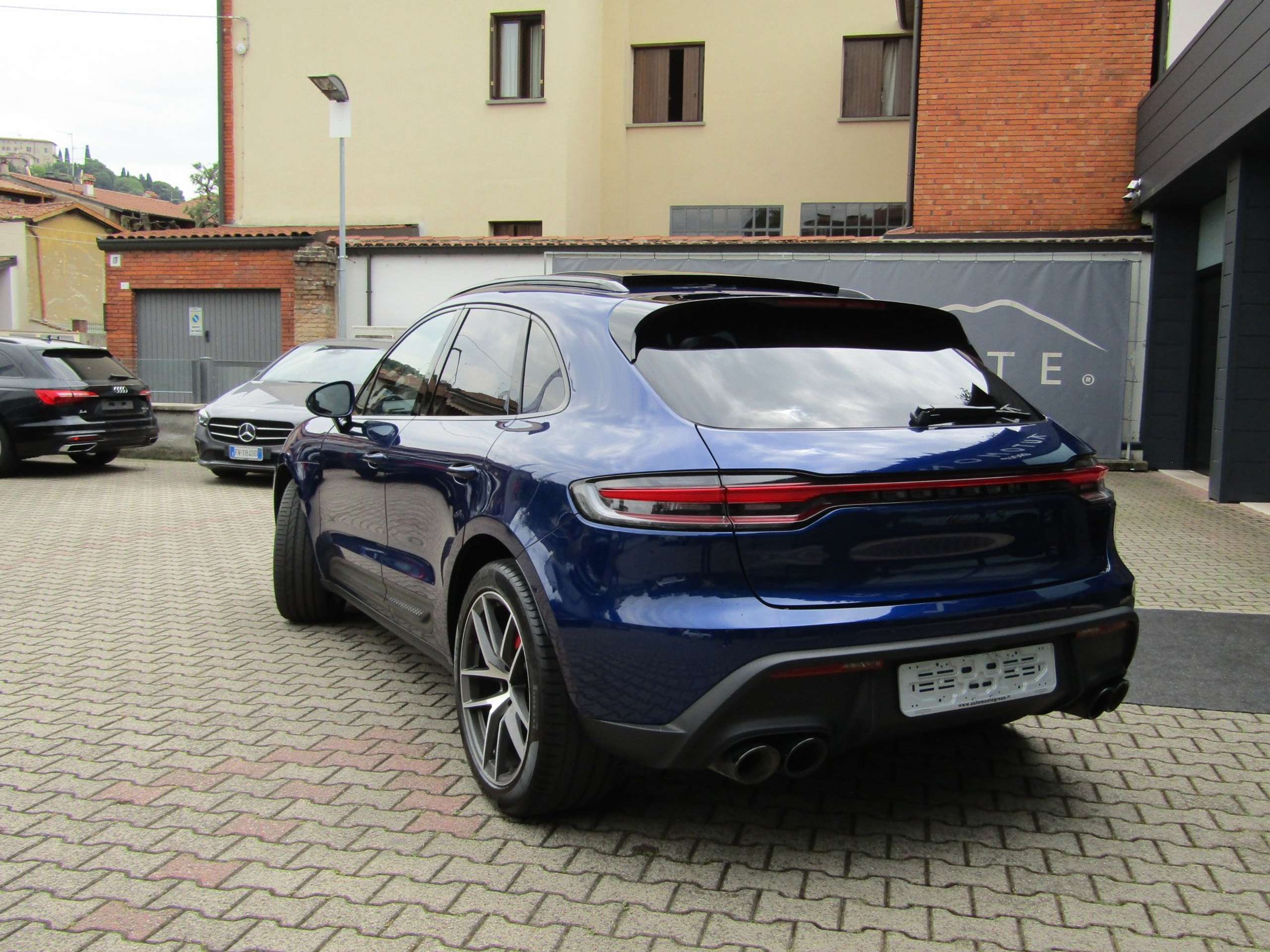 Porsche - Macan