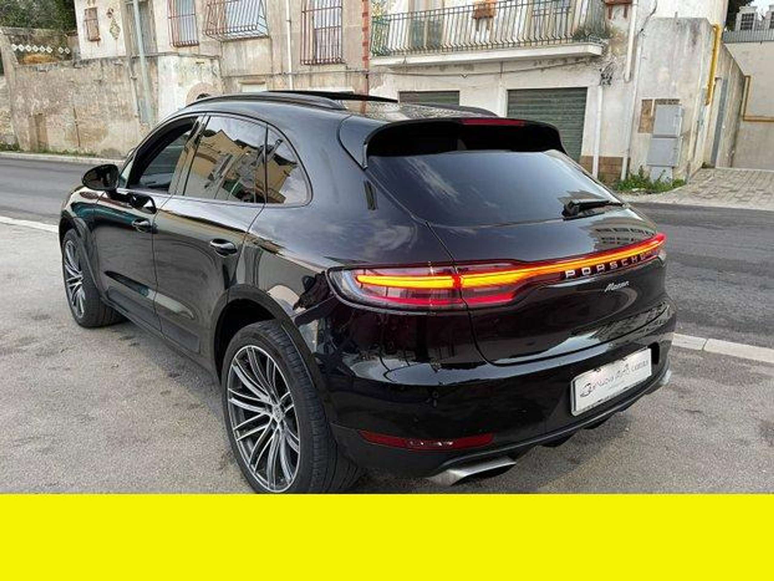 Porsche - Macan