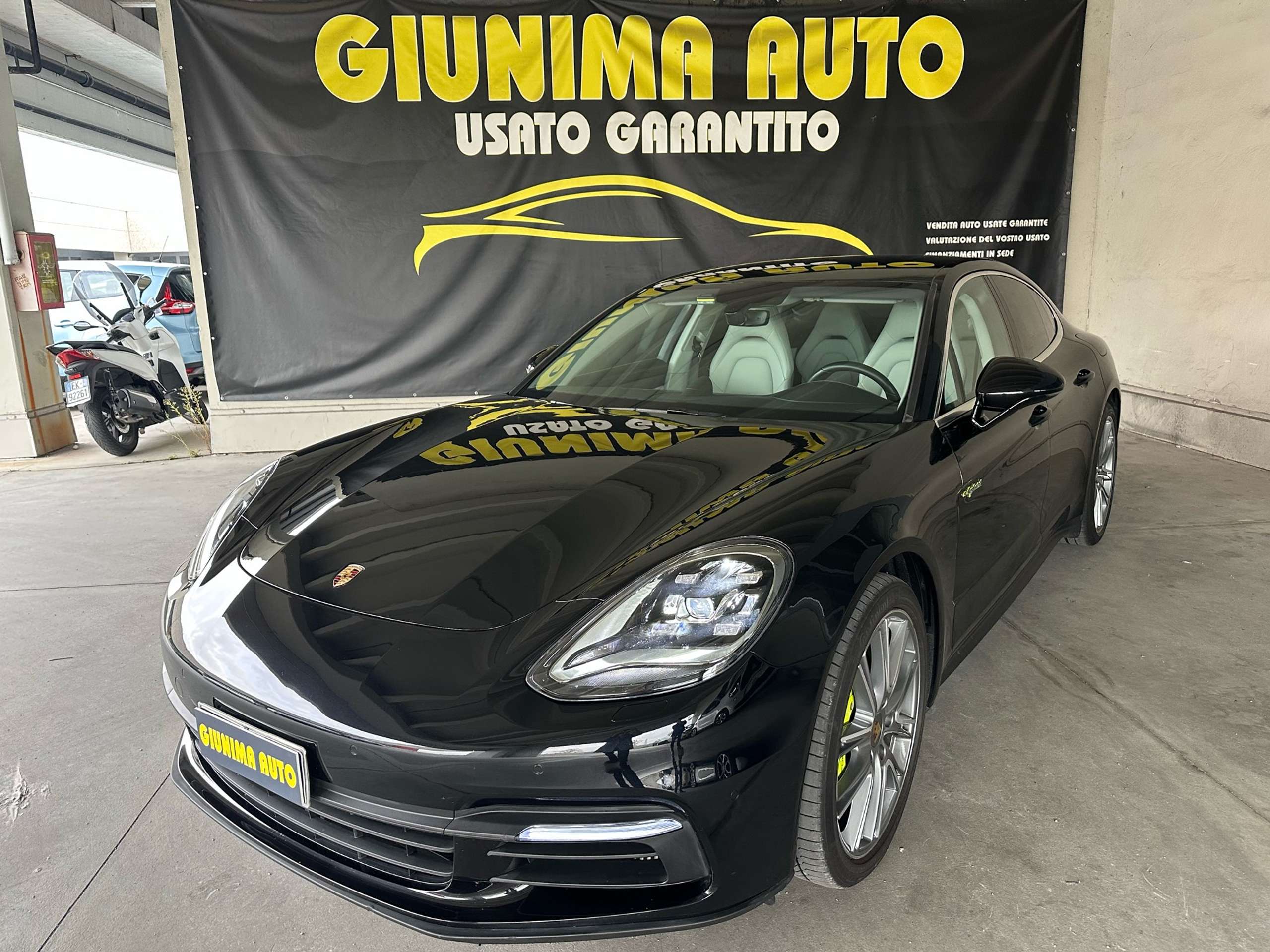 Porsche - Panamera