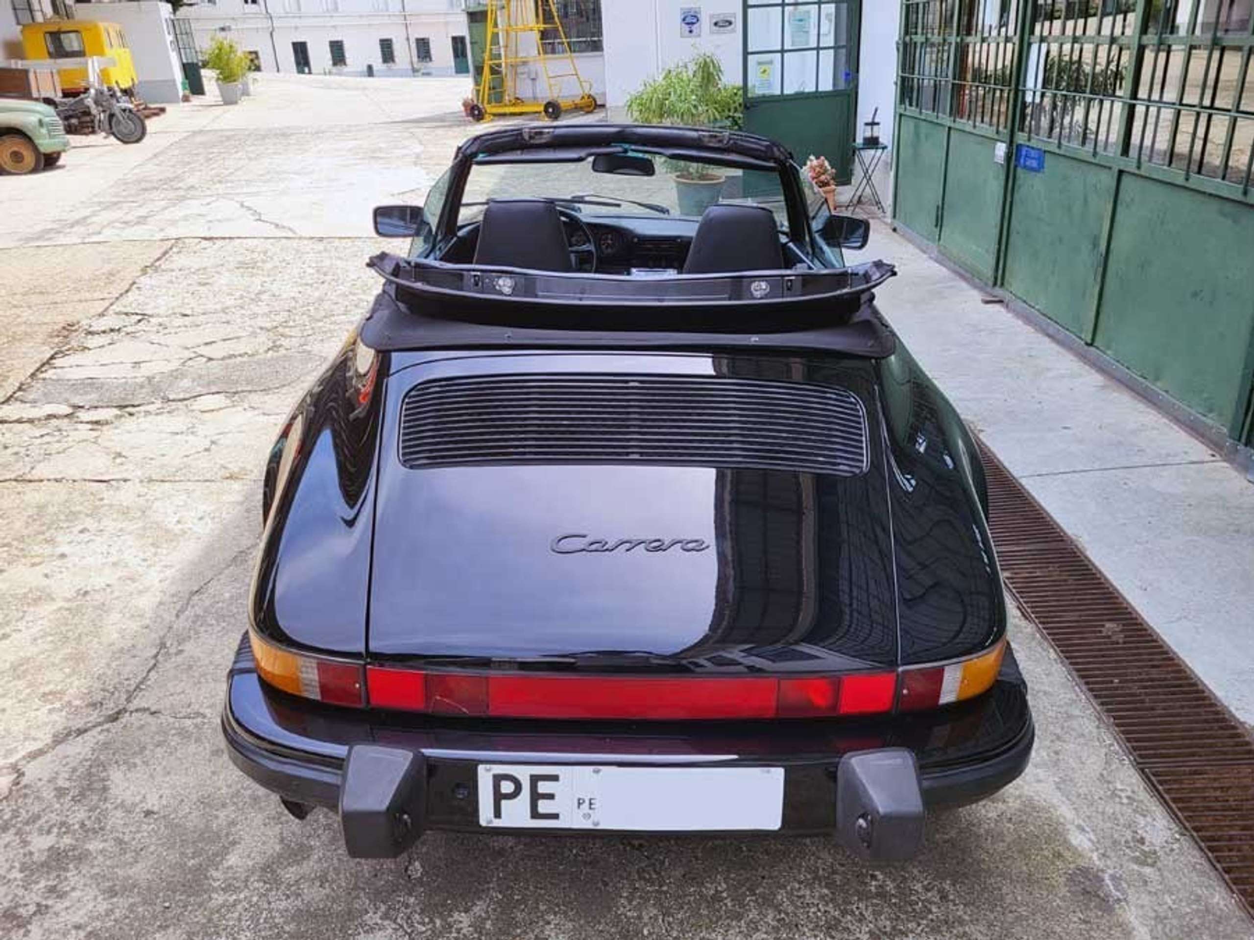 Porsche - 911