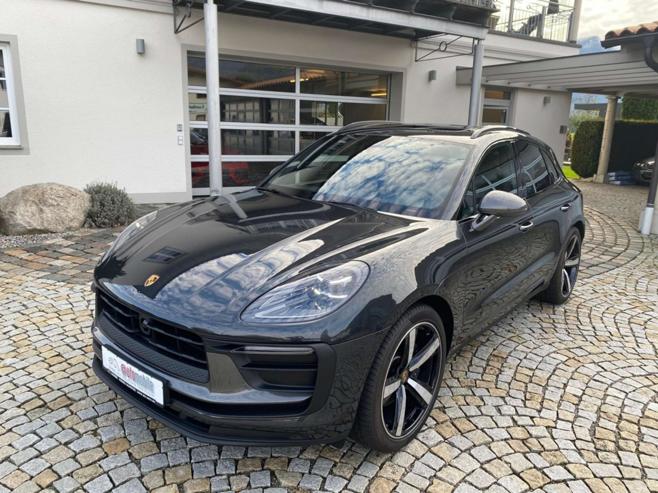 Porsche - Macan