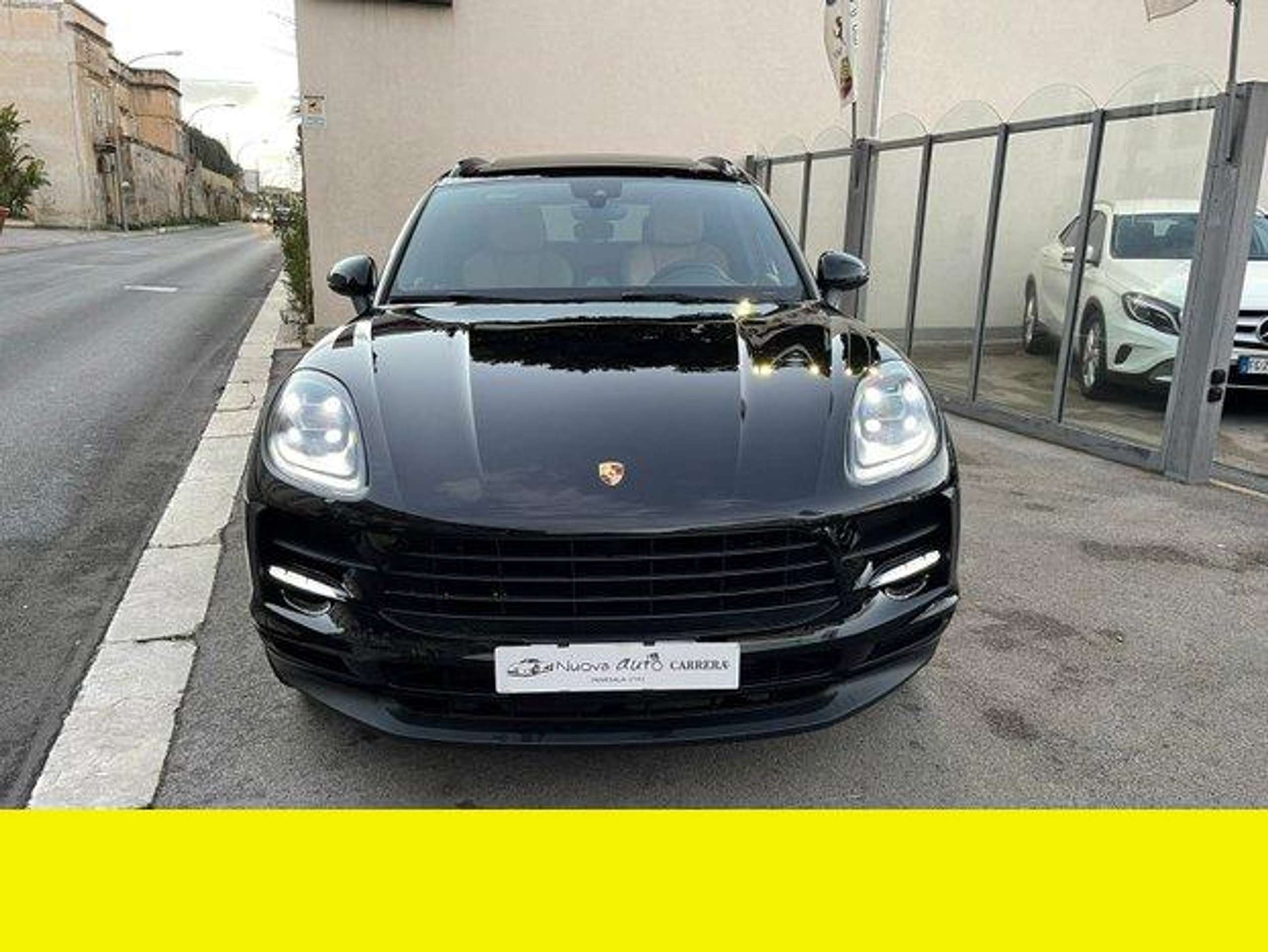 Porsche - Macan