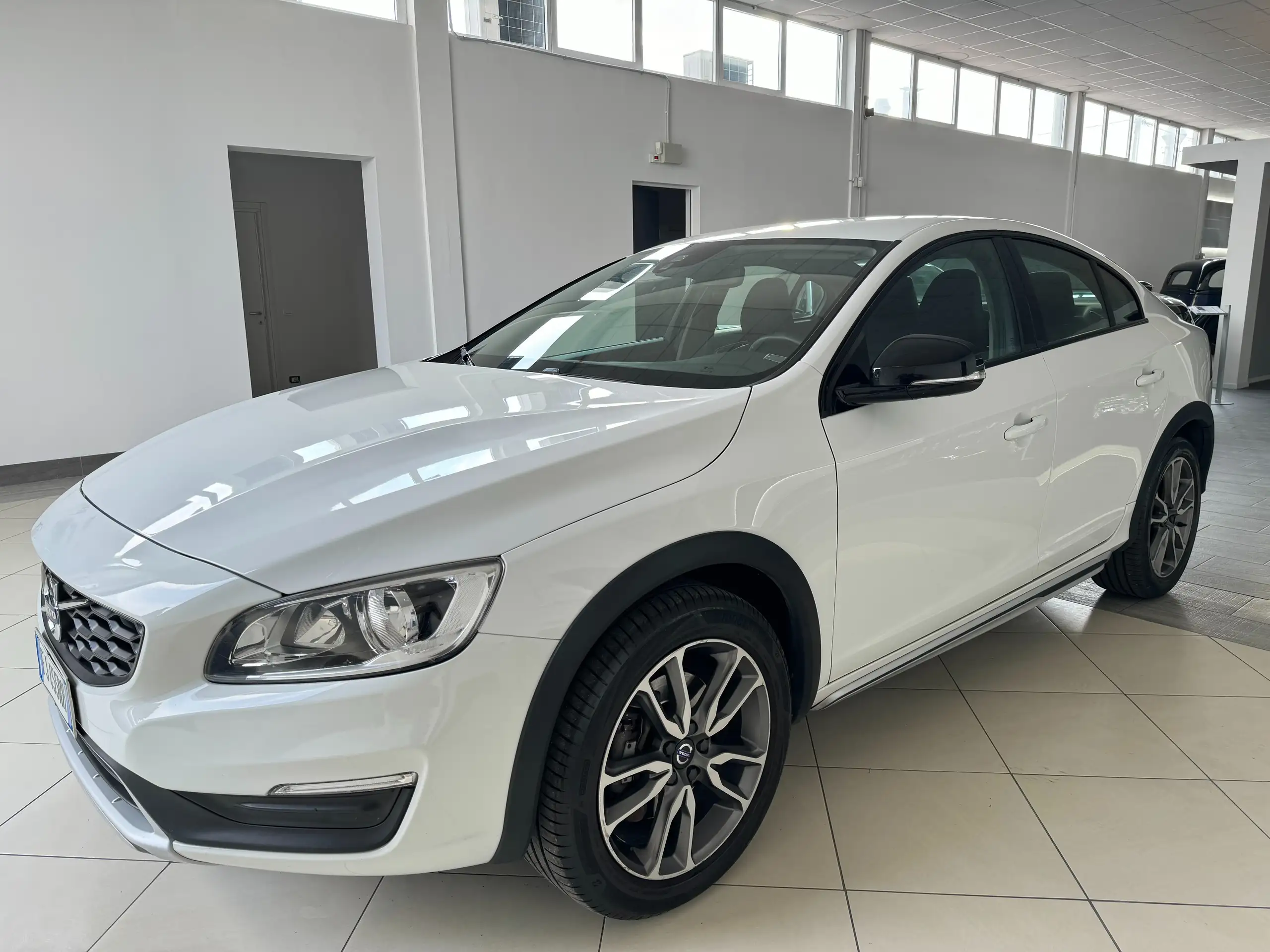 Volvo - S60 Cross Country