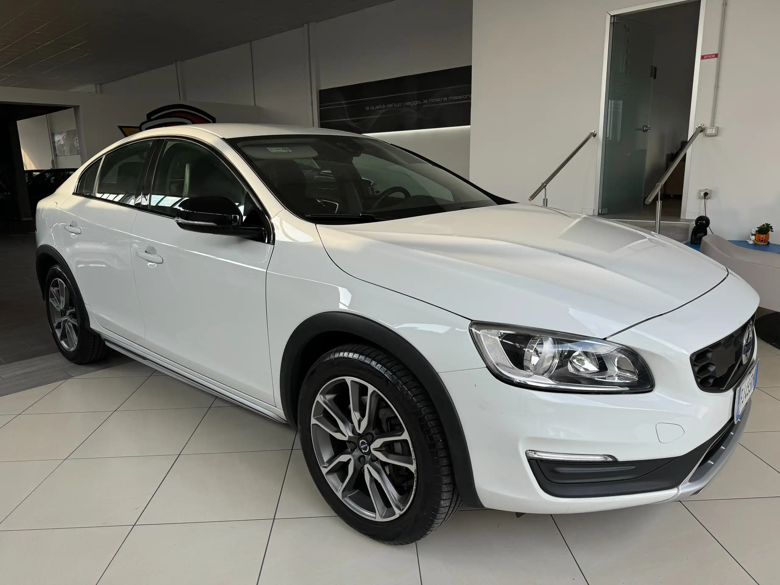 Volvo - S60 Cross Country