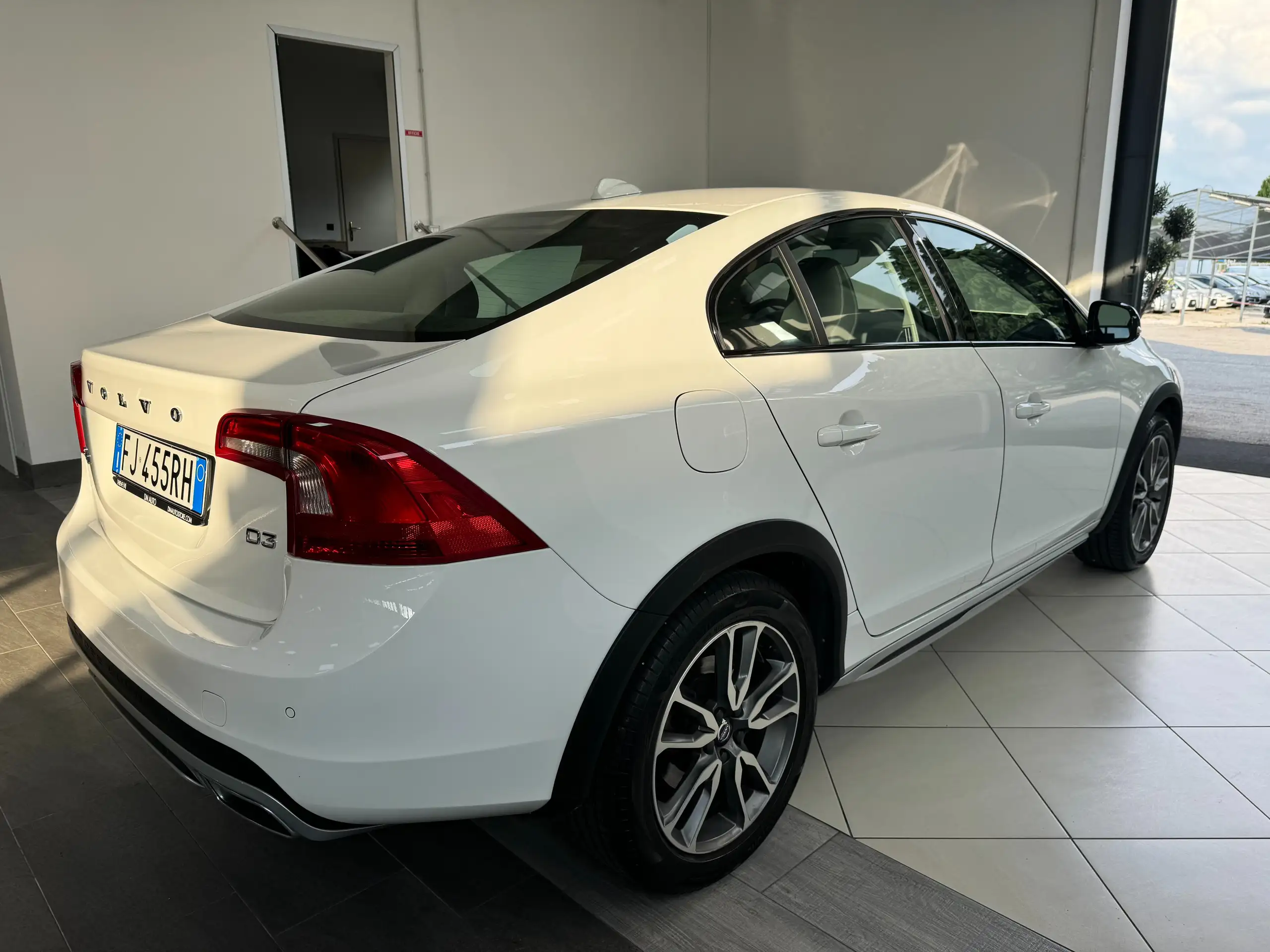 Volvo - S60 Cross Country