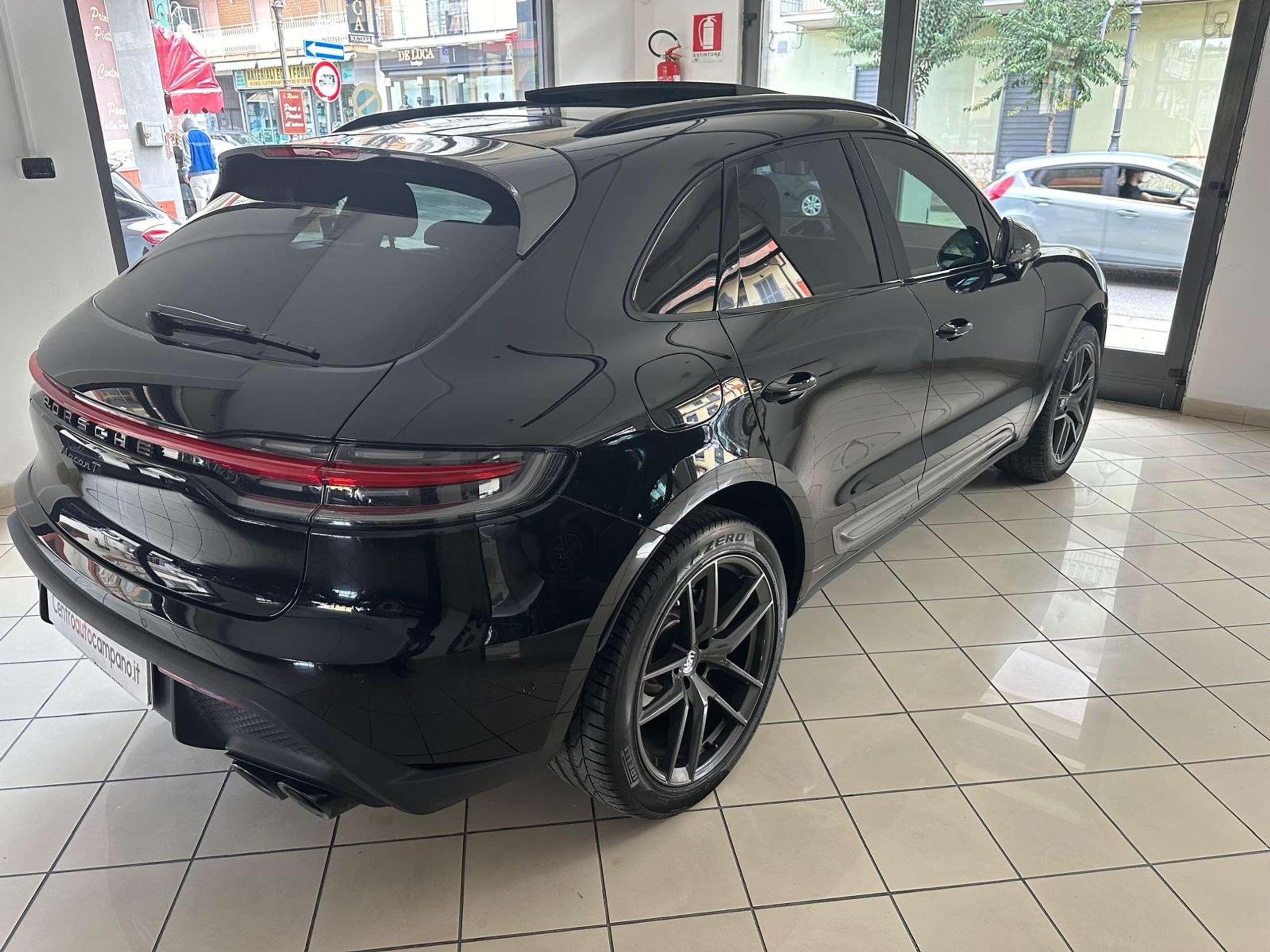 Porsche - Macan