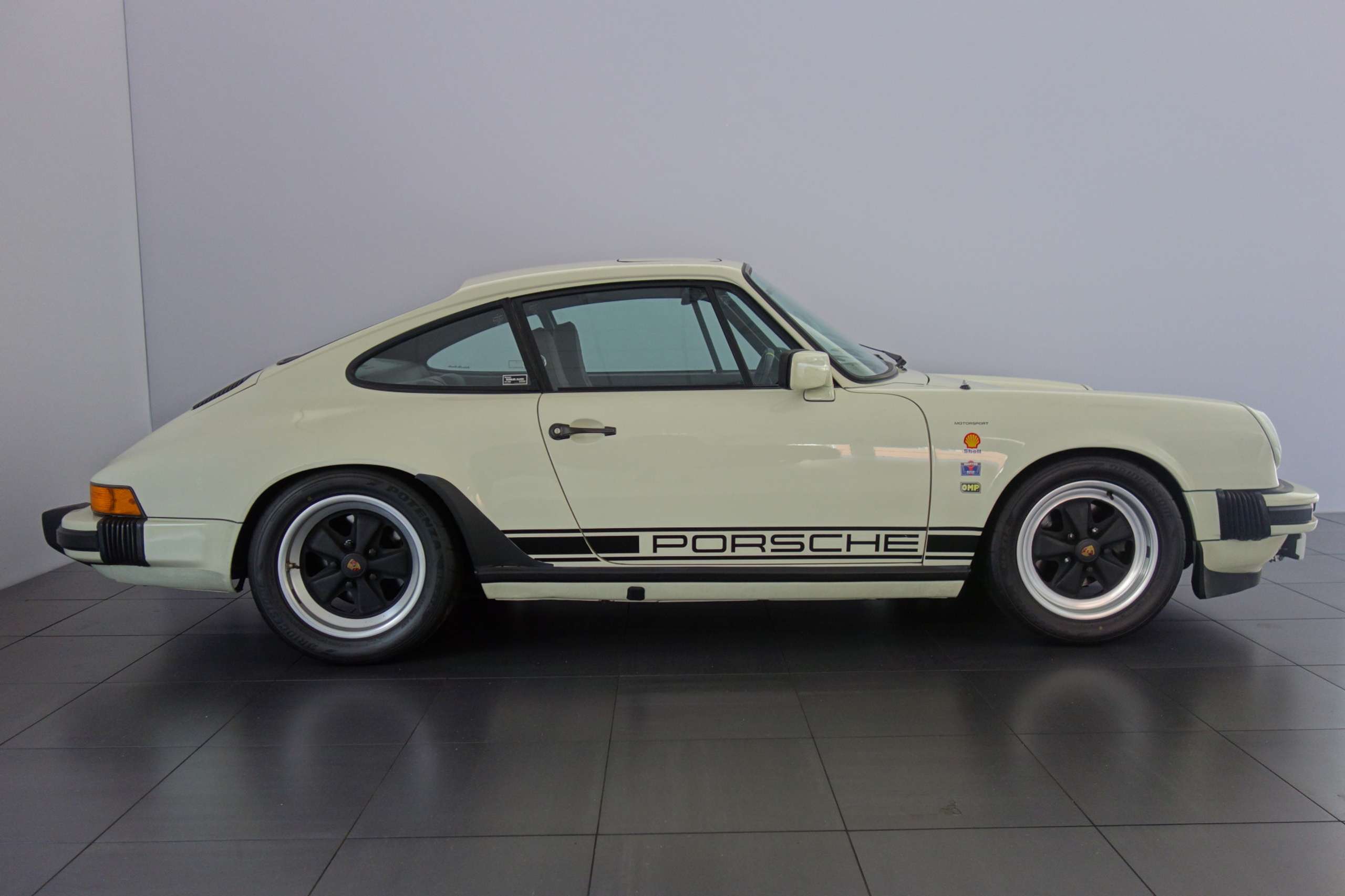 Porsche - 911