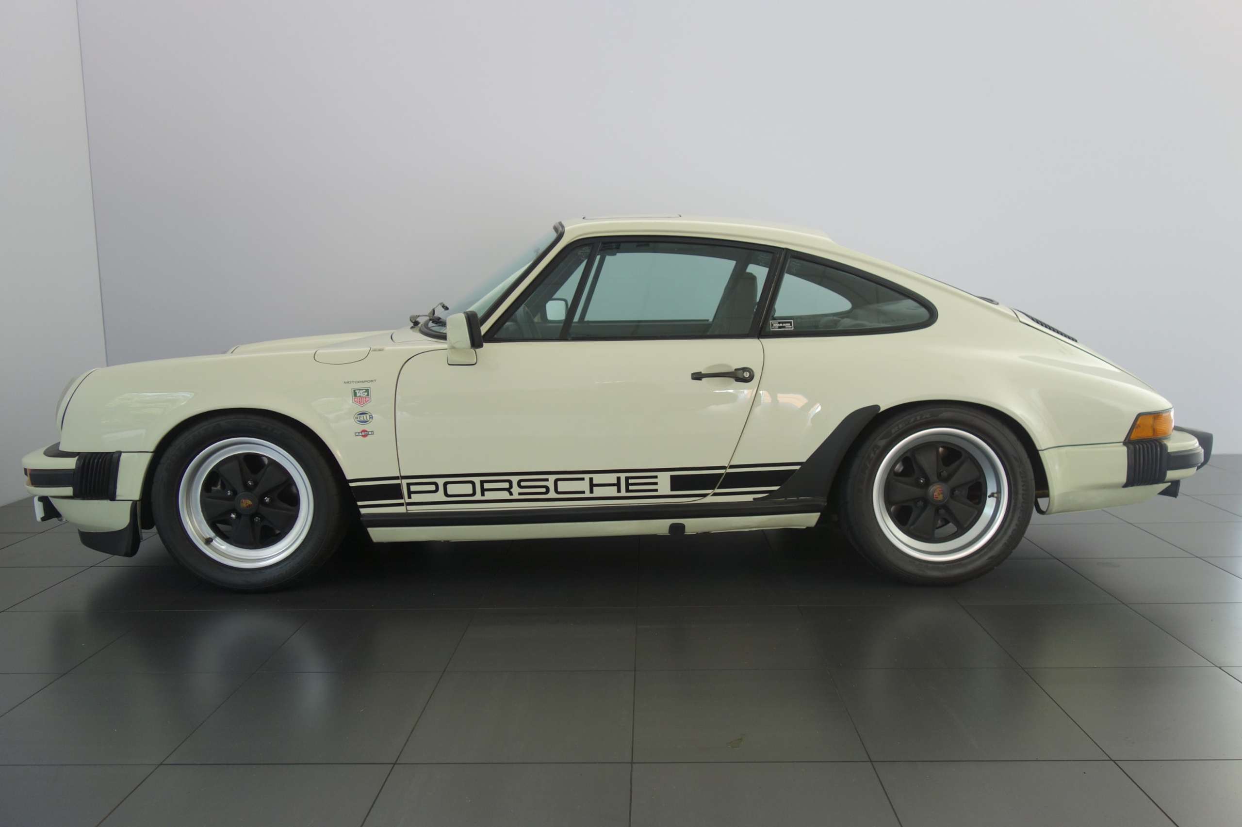 Porsche - 911