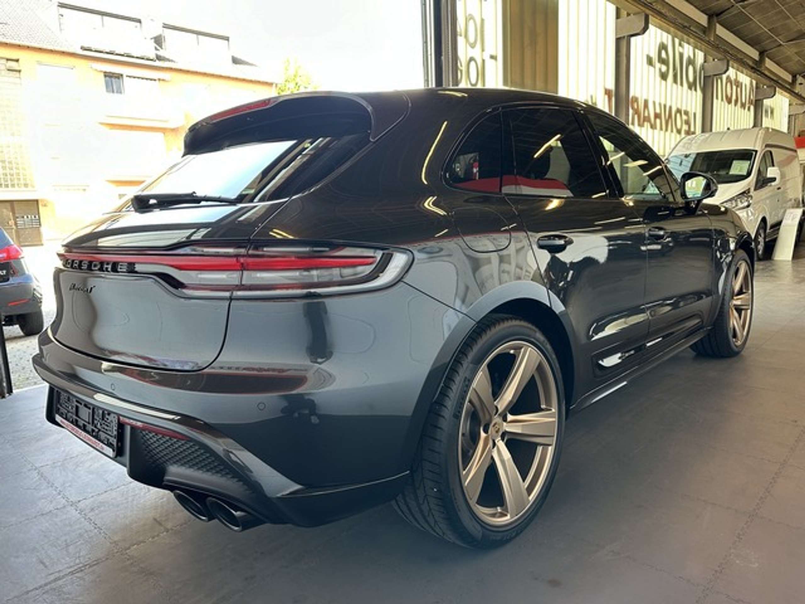 Porsche - Macan