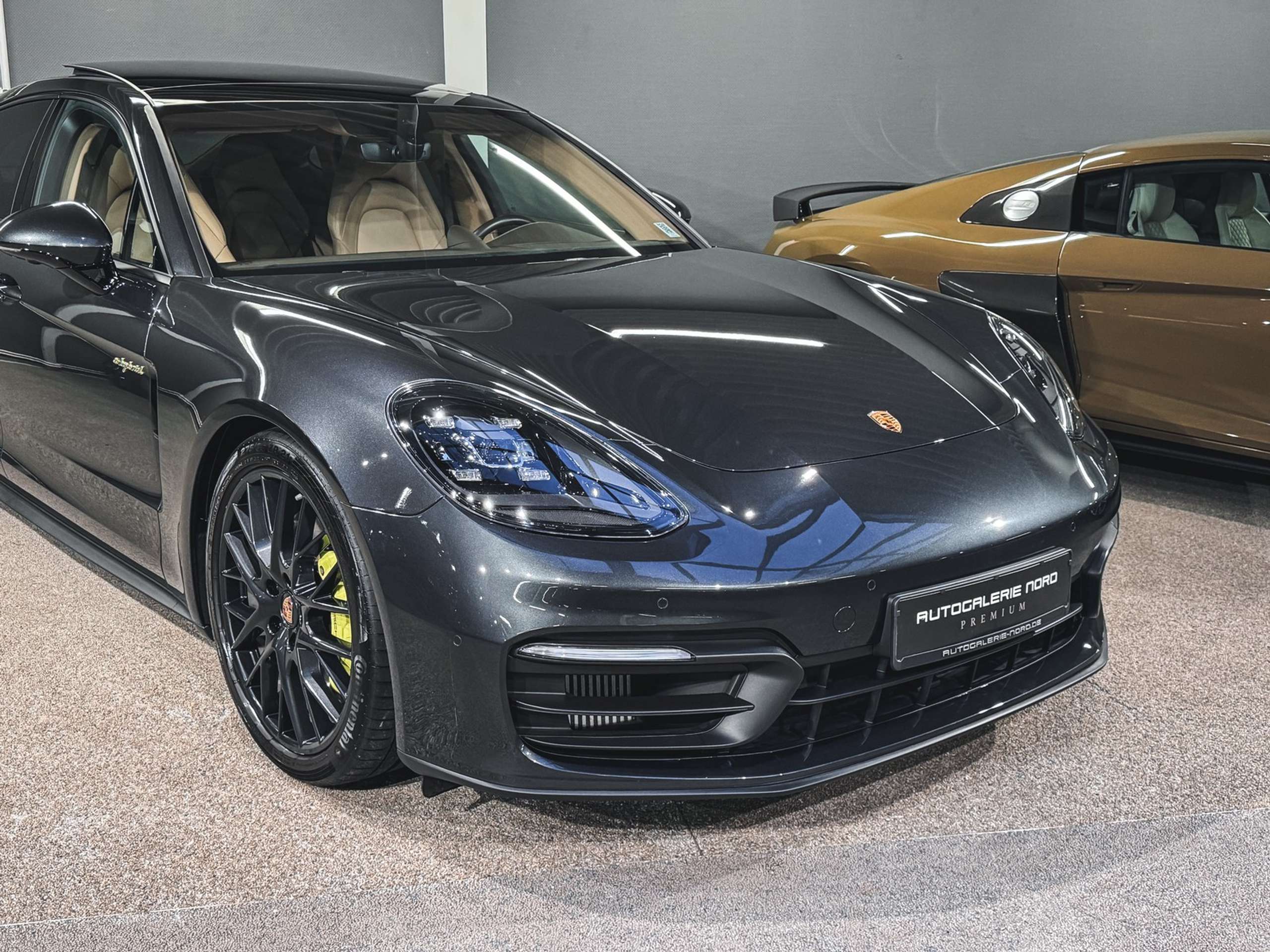 Porsche - Panamera