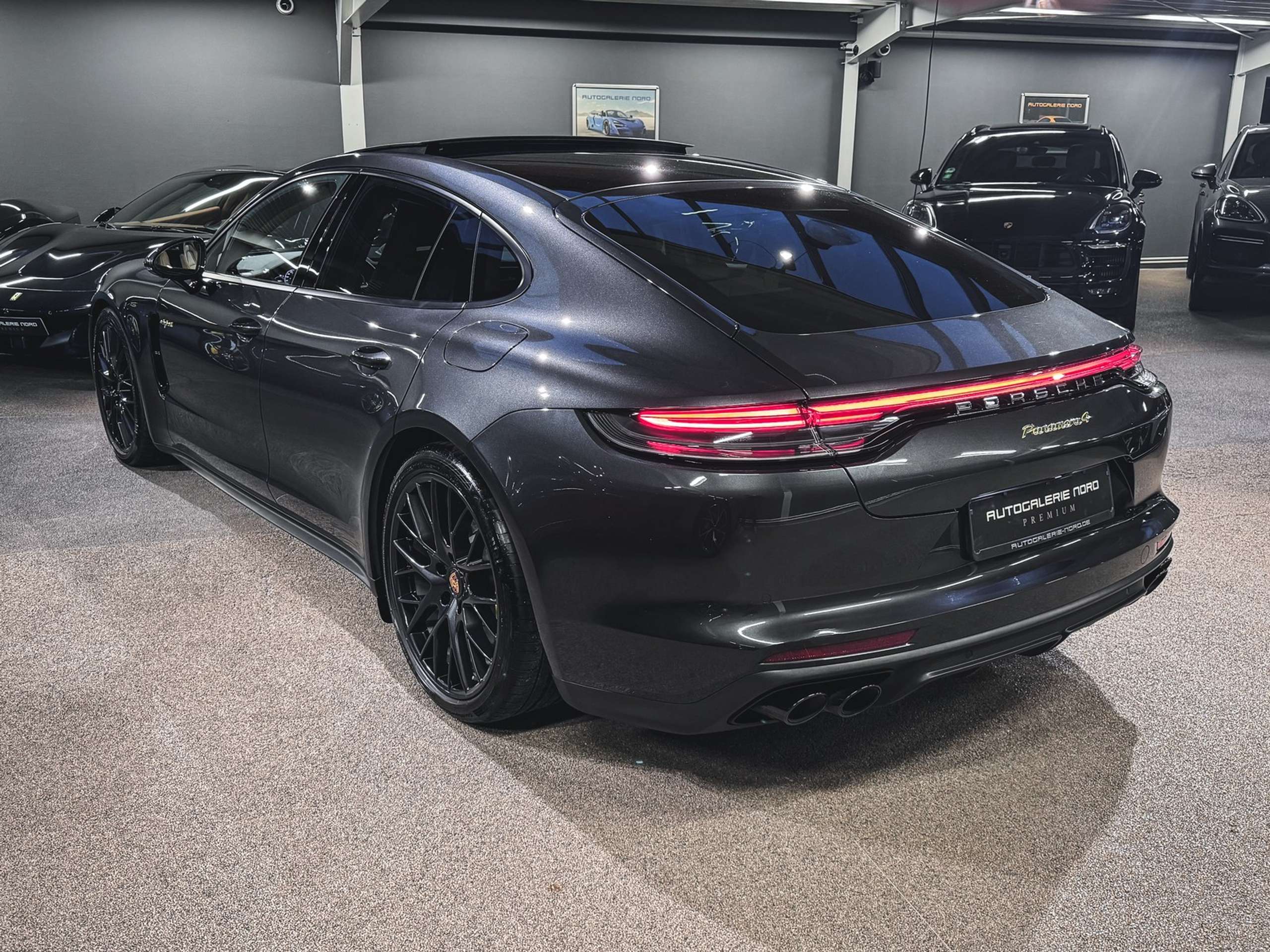 Porsche - Panamera