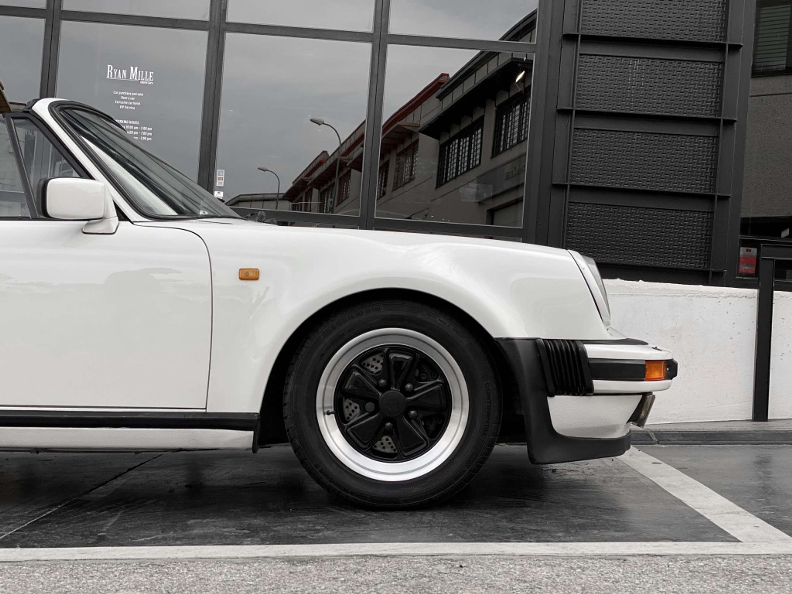 Porsche - 911