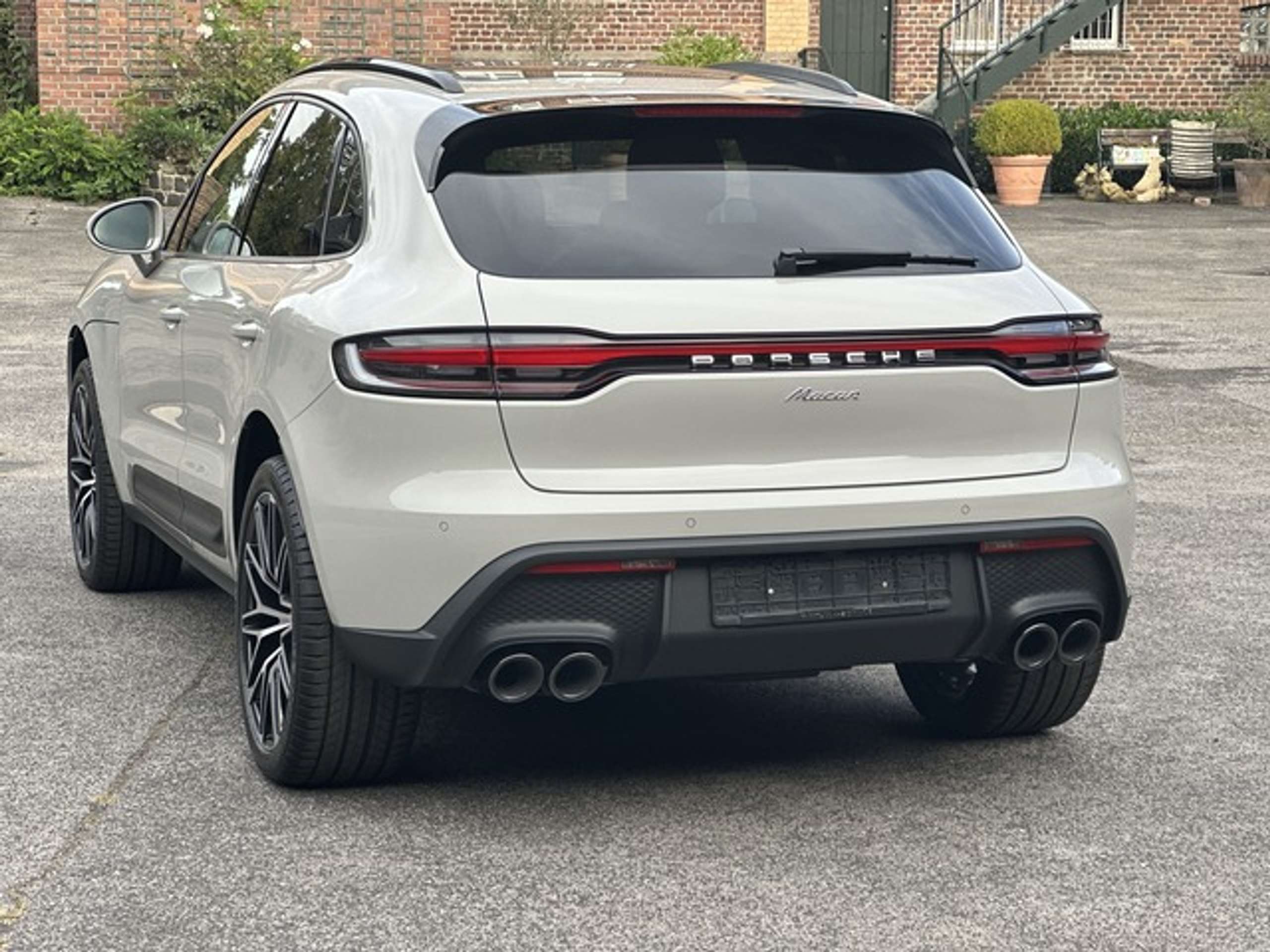 Porsche - Macan