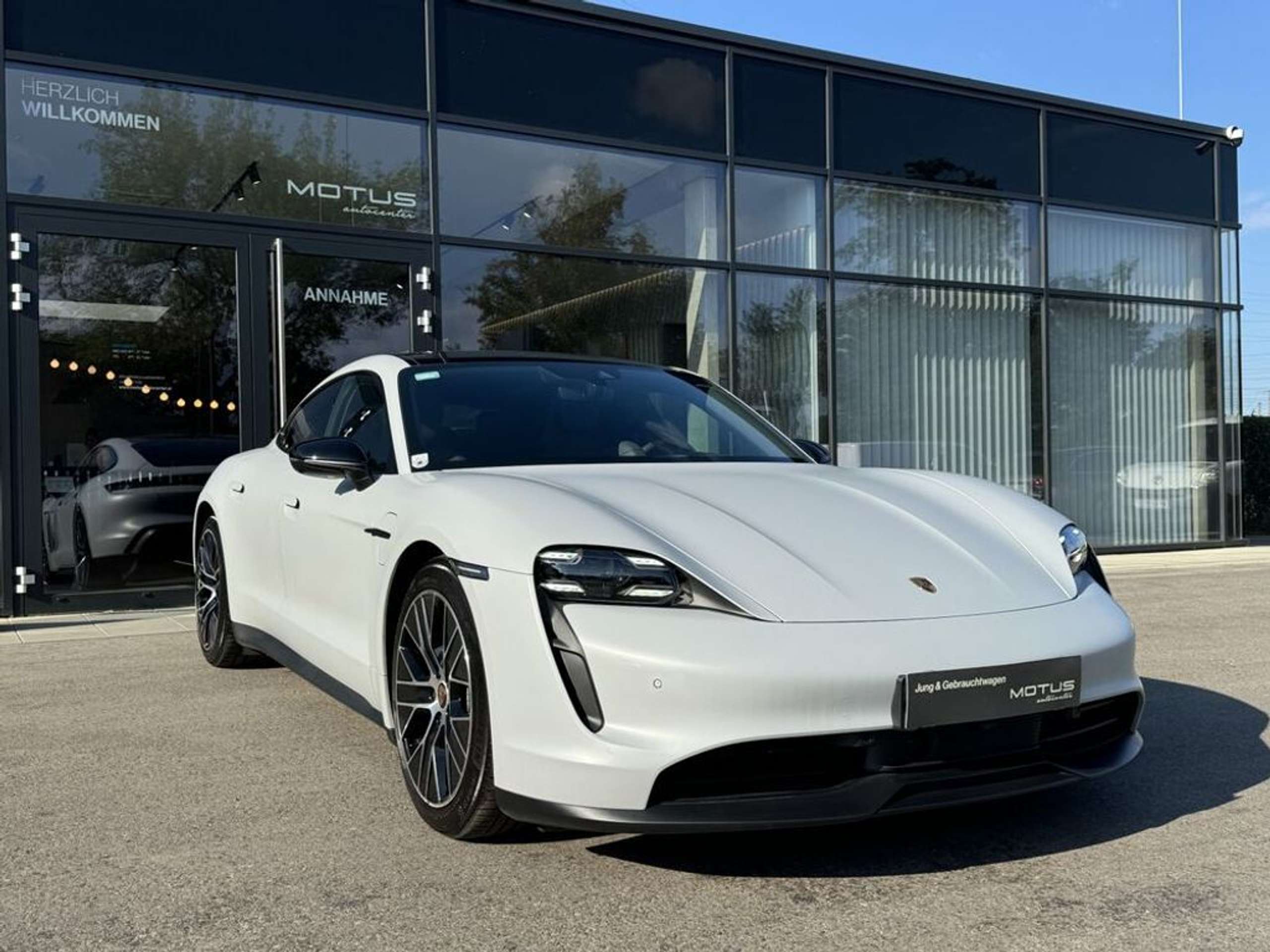 Porsche Taycan 2021