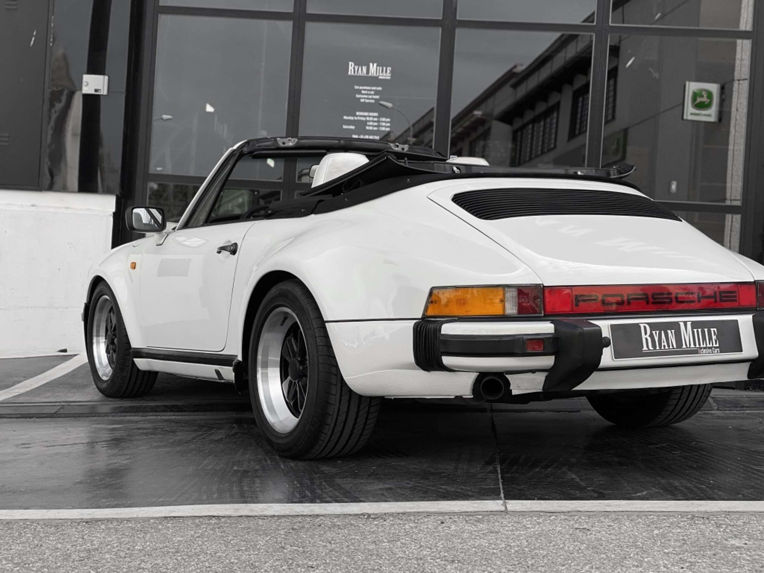 Porsche - 911