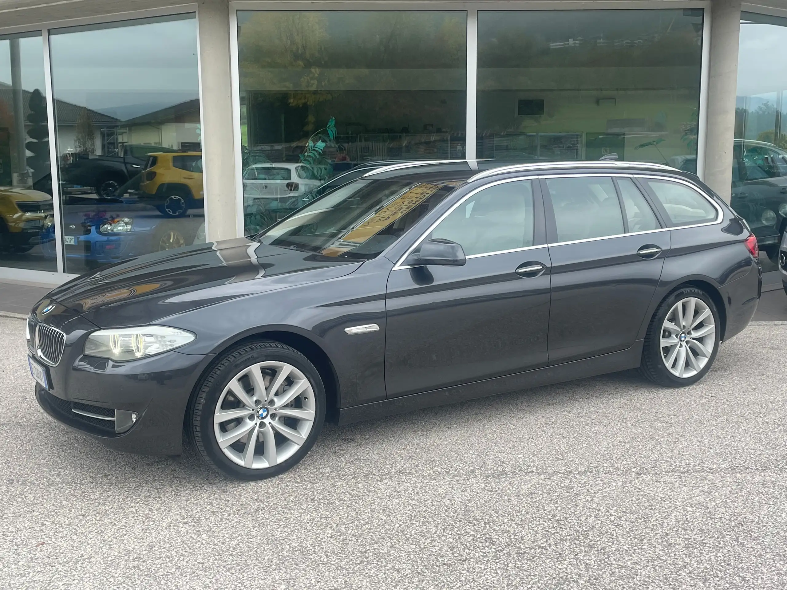 BMW - 525