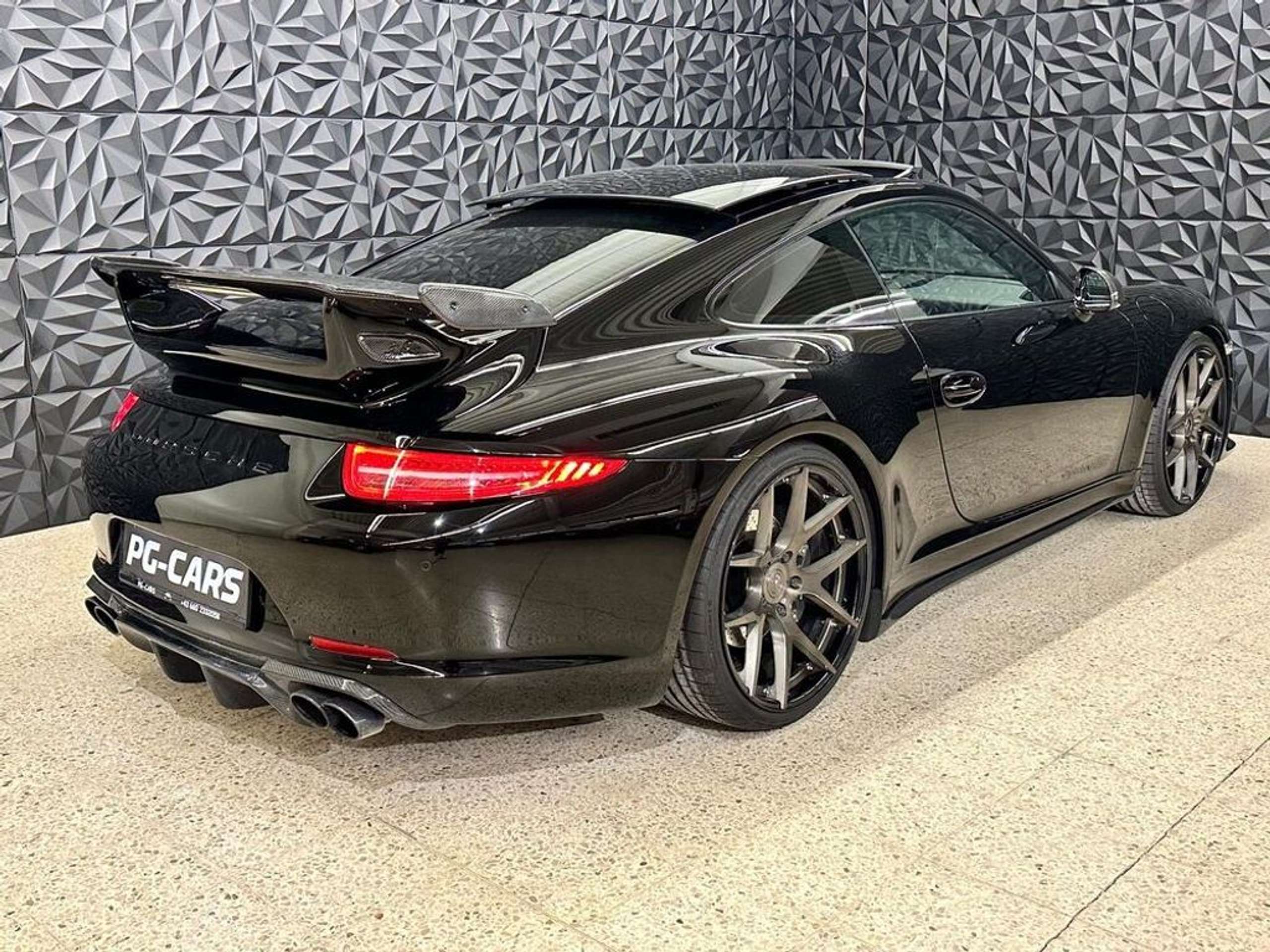 Porsche - 911