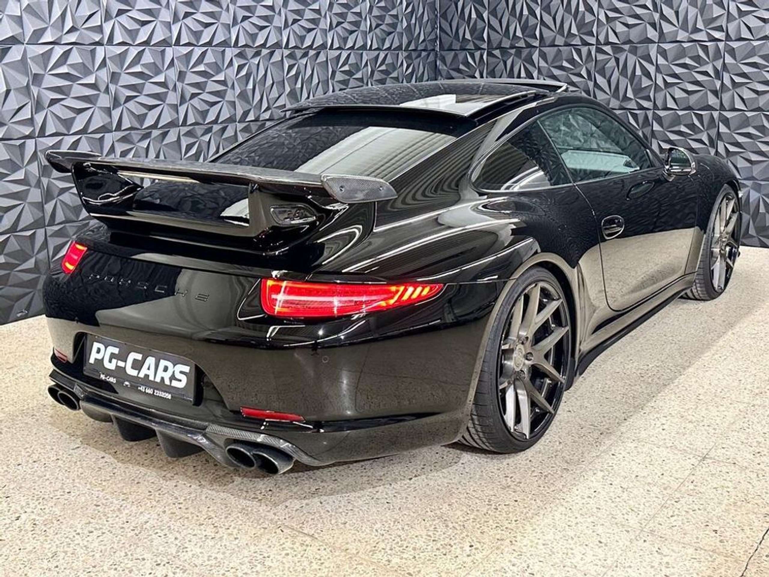 Porsche - 911