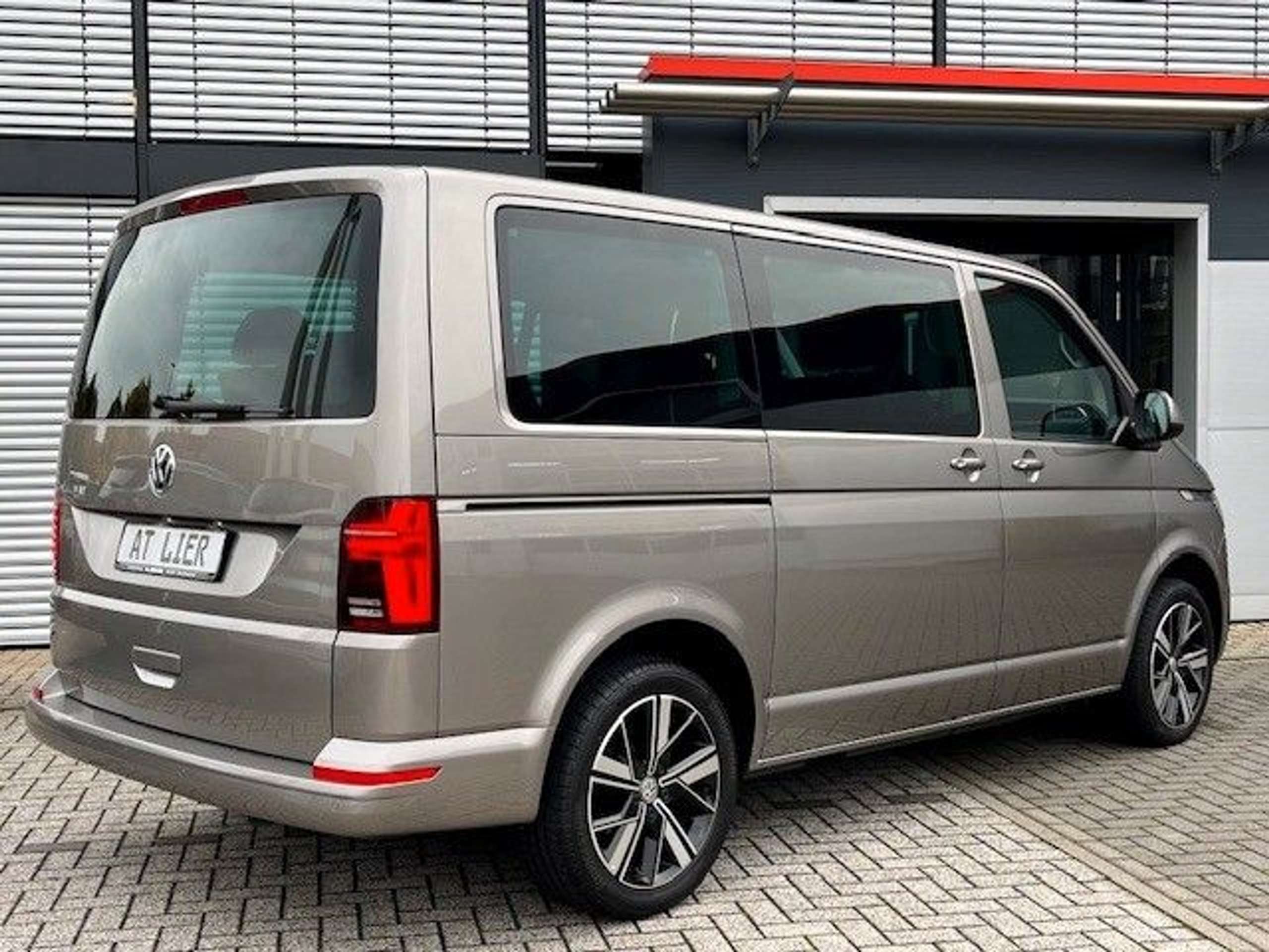 Volkswagen - T6 Multivan