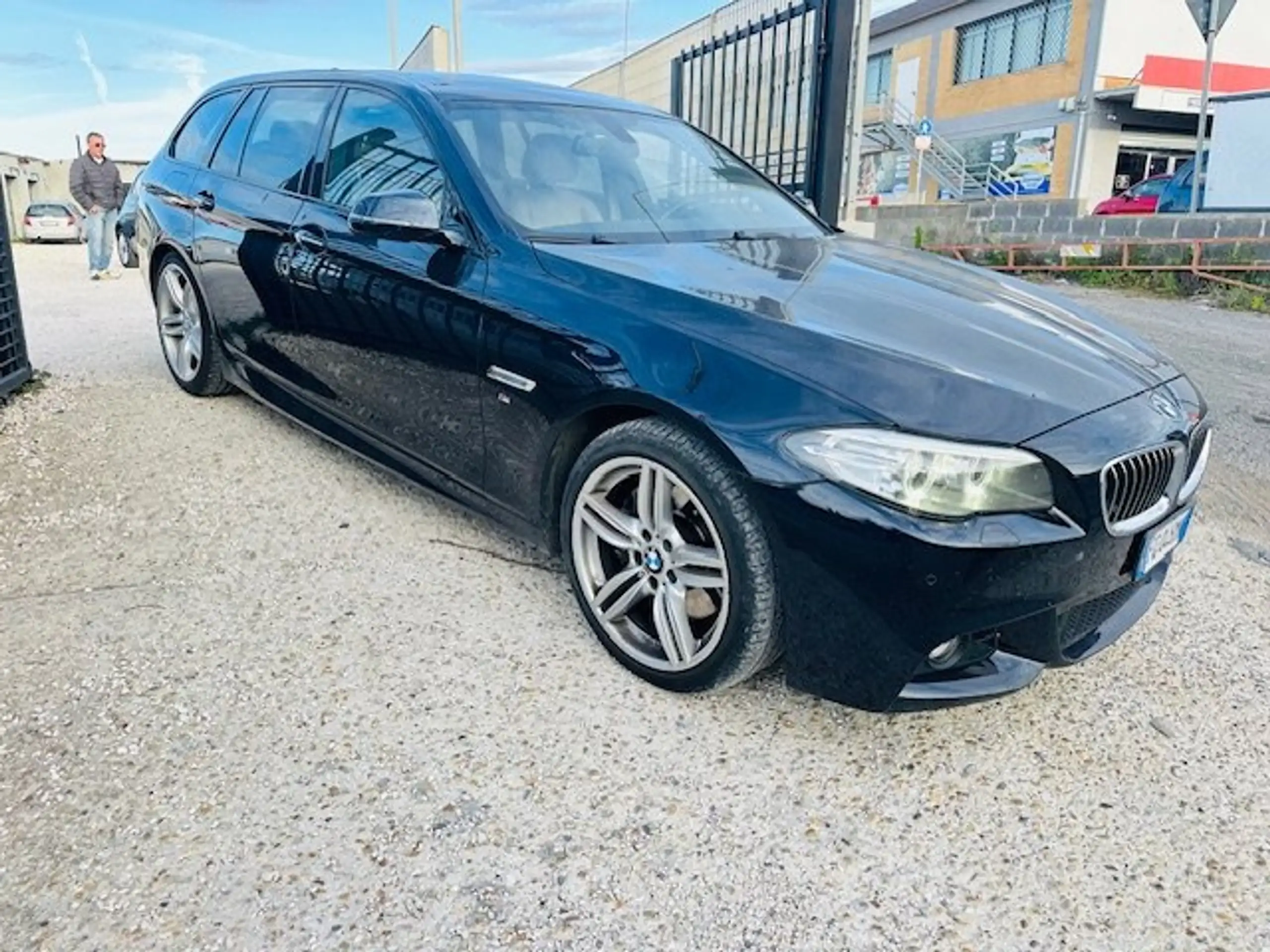 BMW - 525