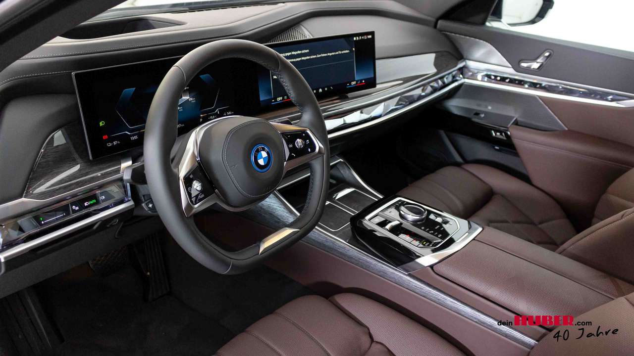 BMW - i7