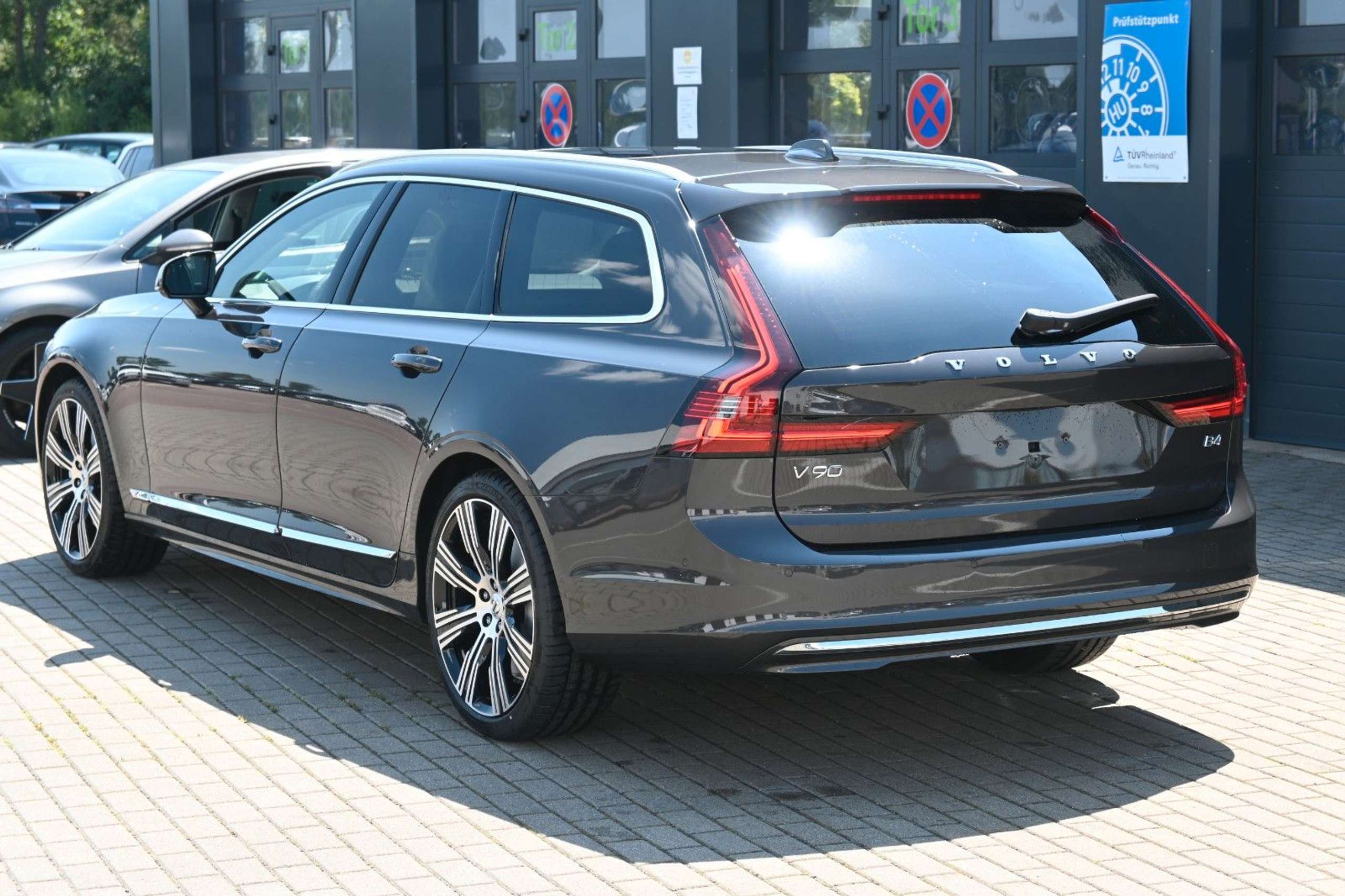 Volvo - V90