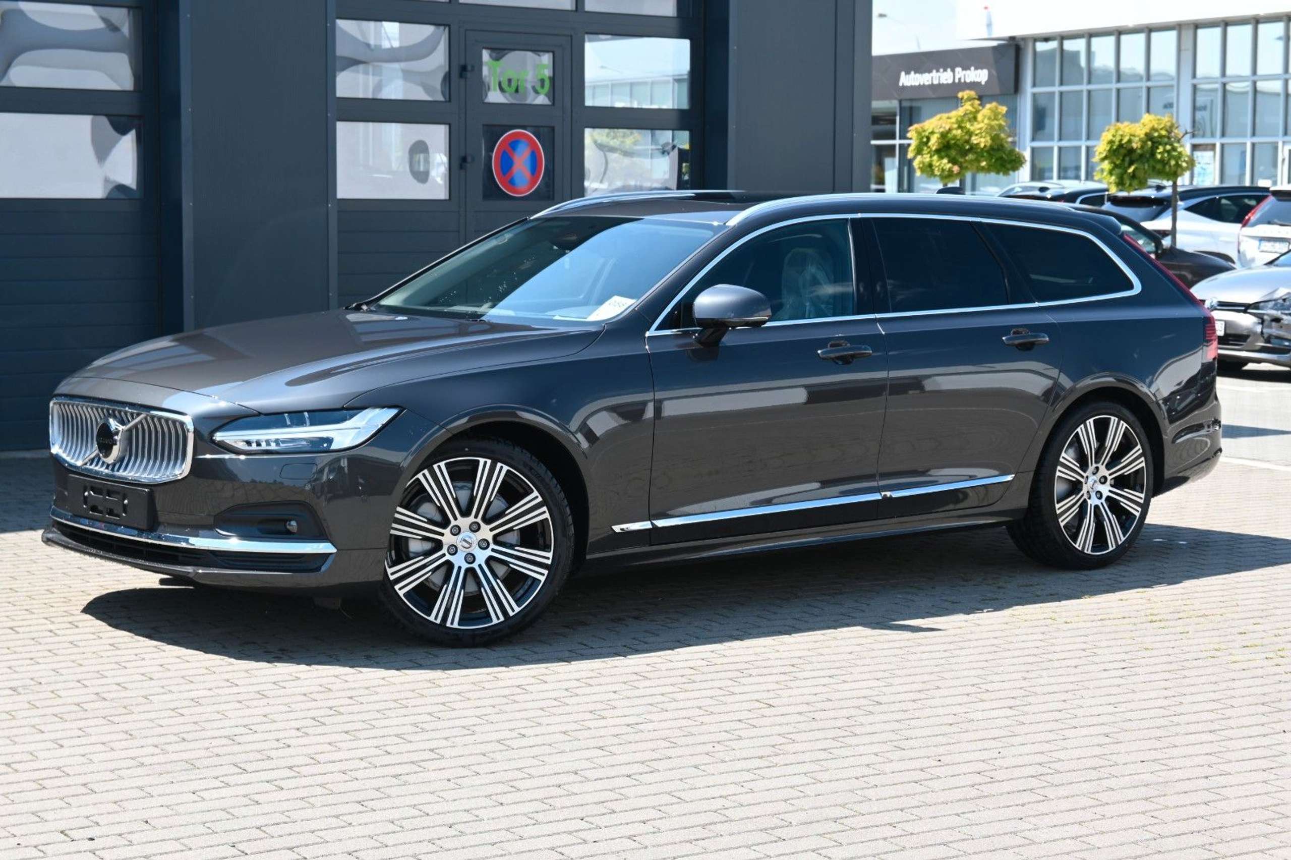 Volvo - V90