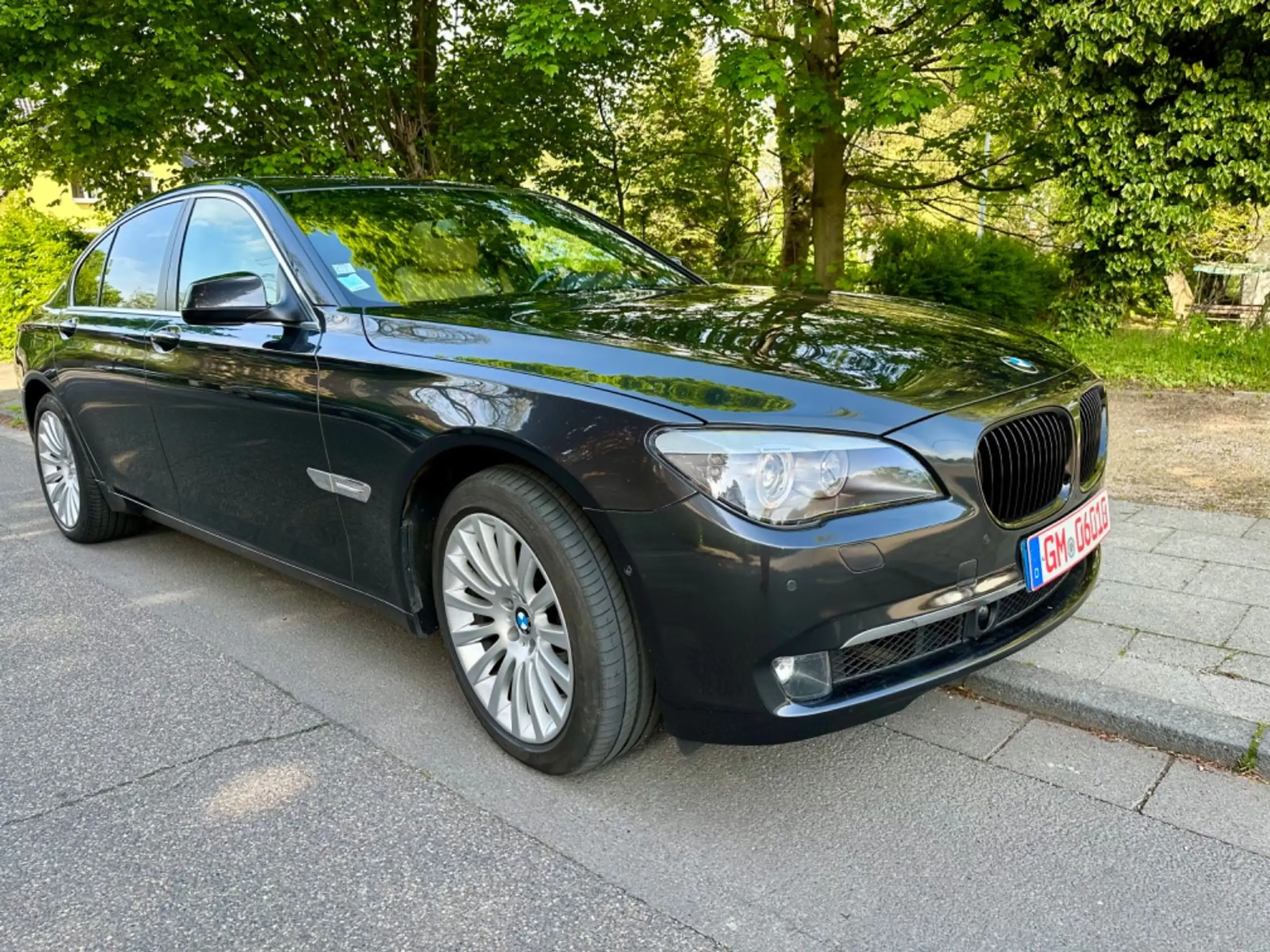 BMW - 730