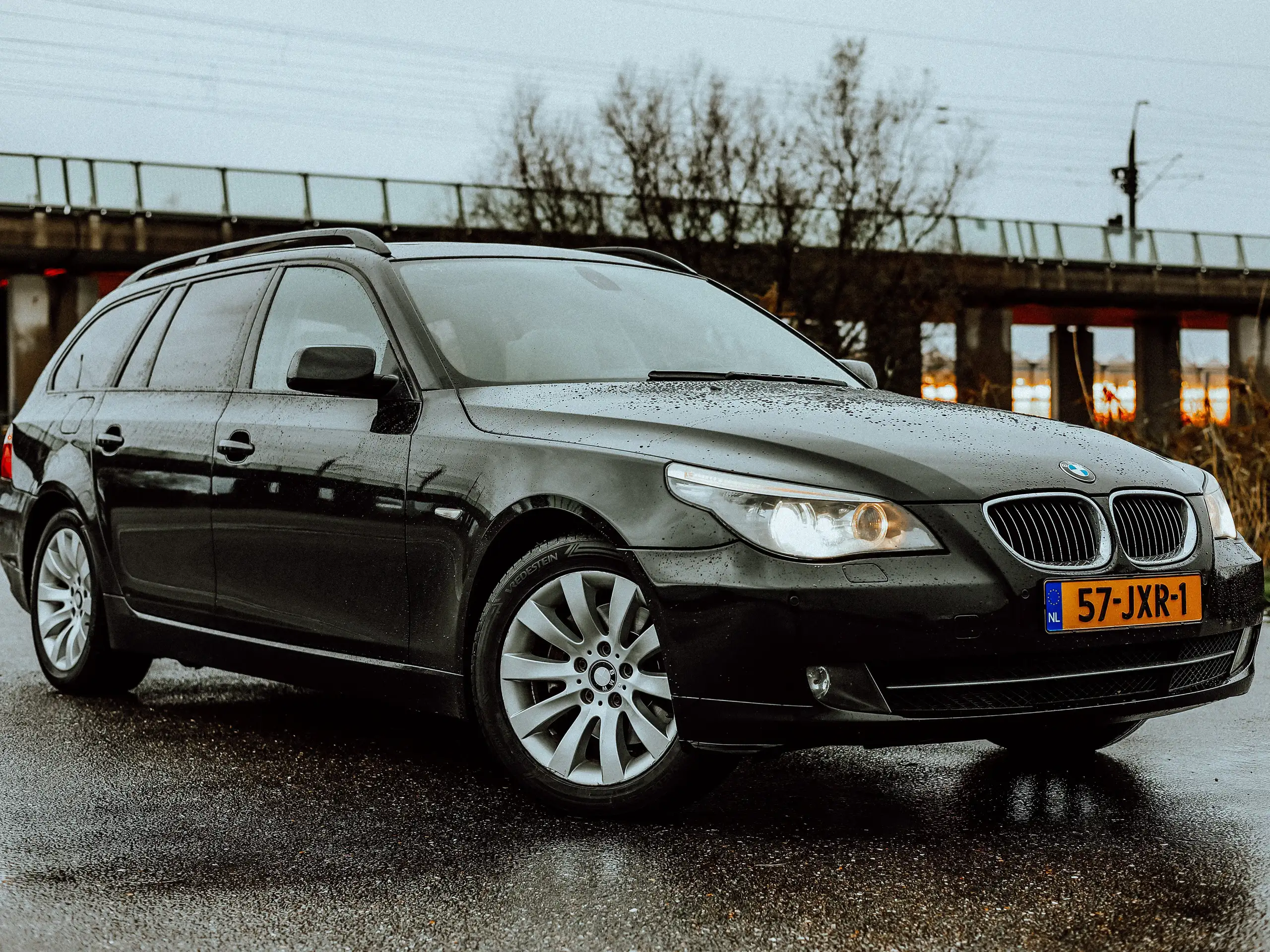 BMW - 525