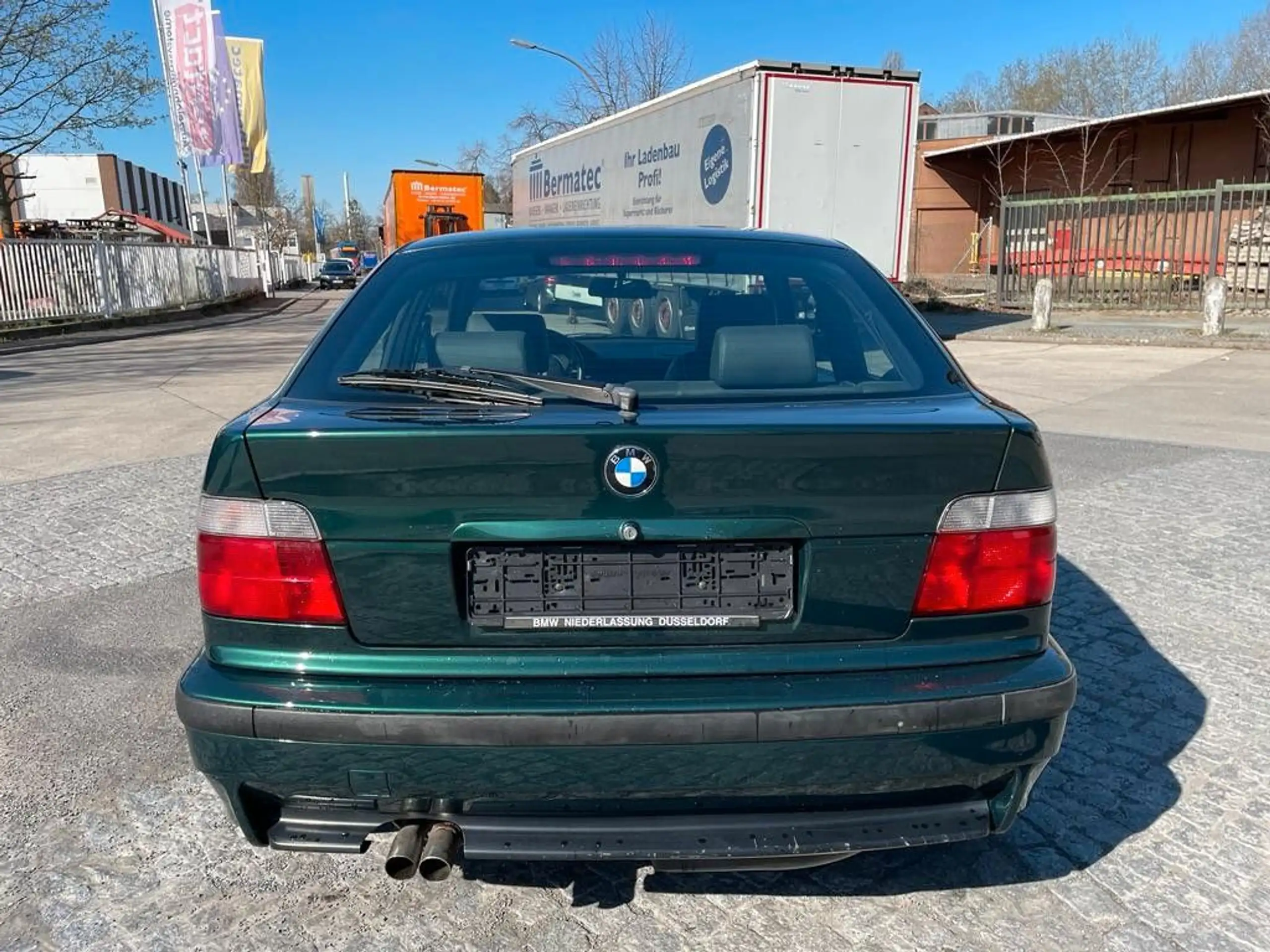 BMW - 323